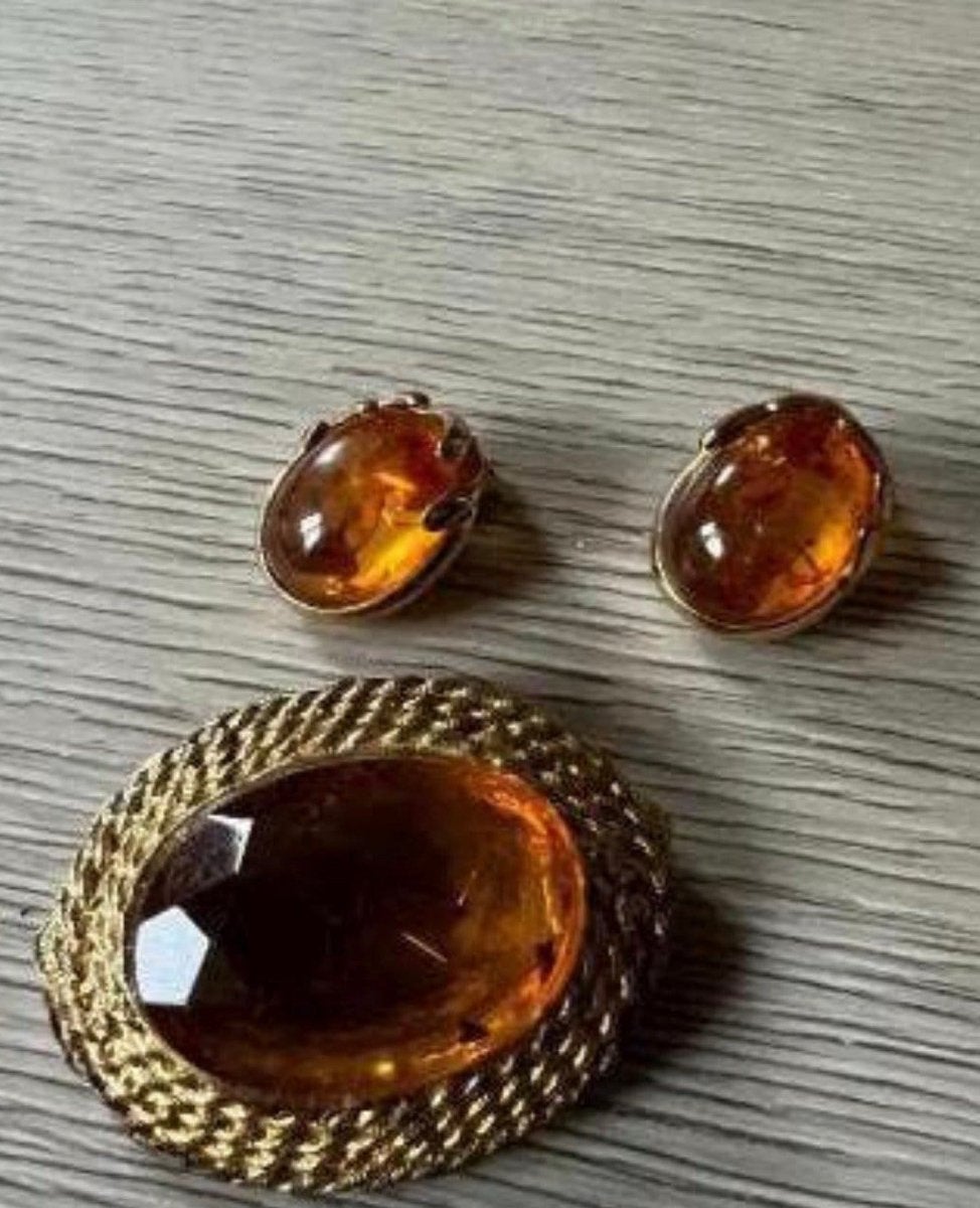 Antieke broche en clips oorbellen met steen uit erfenis, Ophalen of Verzenden, Zo goed als nieuw, Zwart, Overige materialen