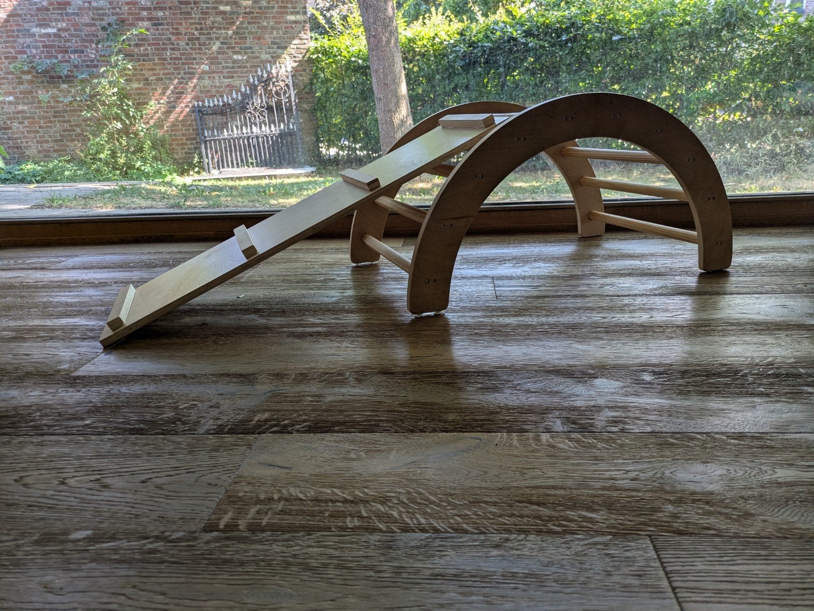 Houten Montessori Klimrek met Glijbaan - Pikler Driehoek, Kinderen en Baby's, Speelgoed | Houten speelgoed, Ophalen, Zo goed als nieuw