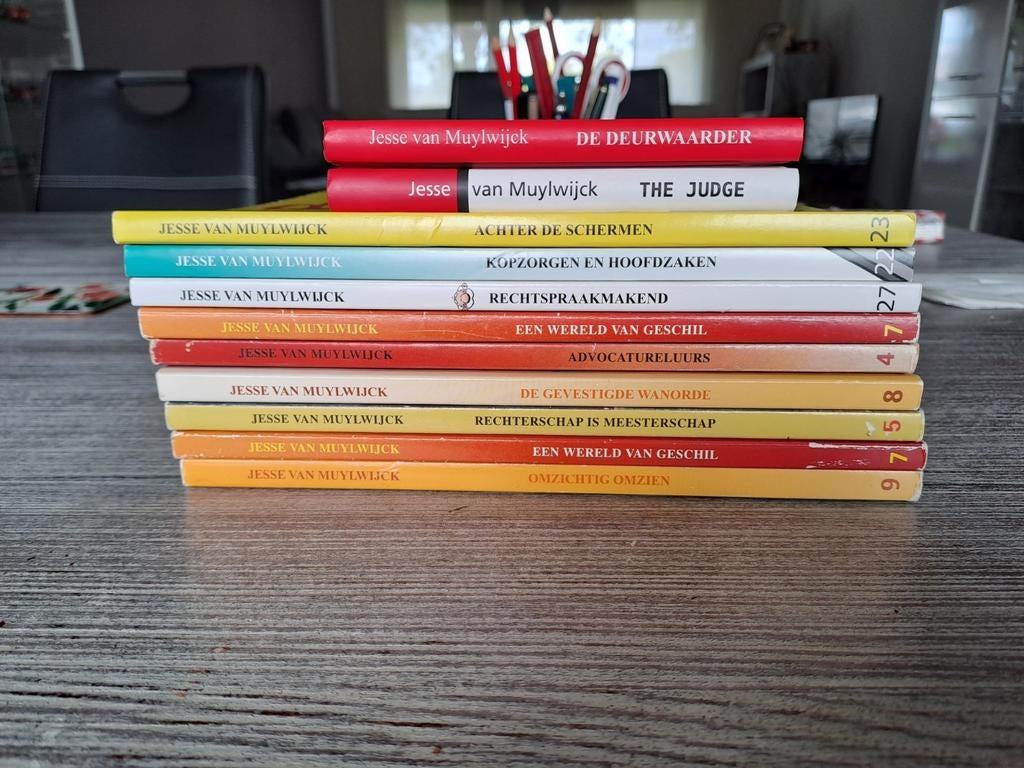 10 reclamestrips van de rechter door Jesse van Muylwijck,, Boeken, Meerdere stripboeken, Ophalen of Verzenden