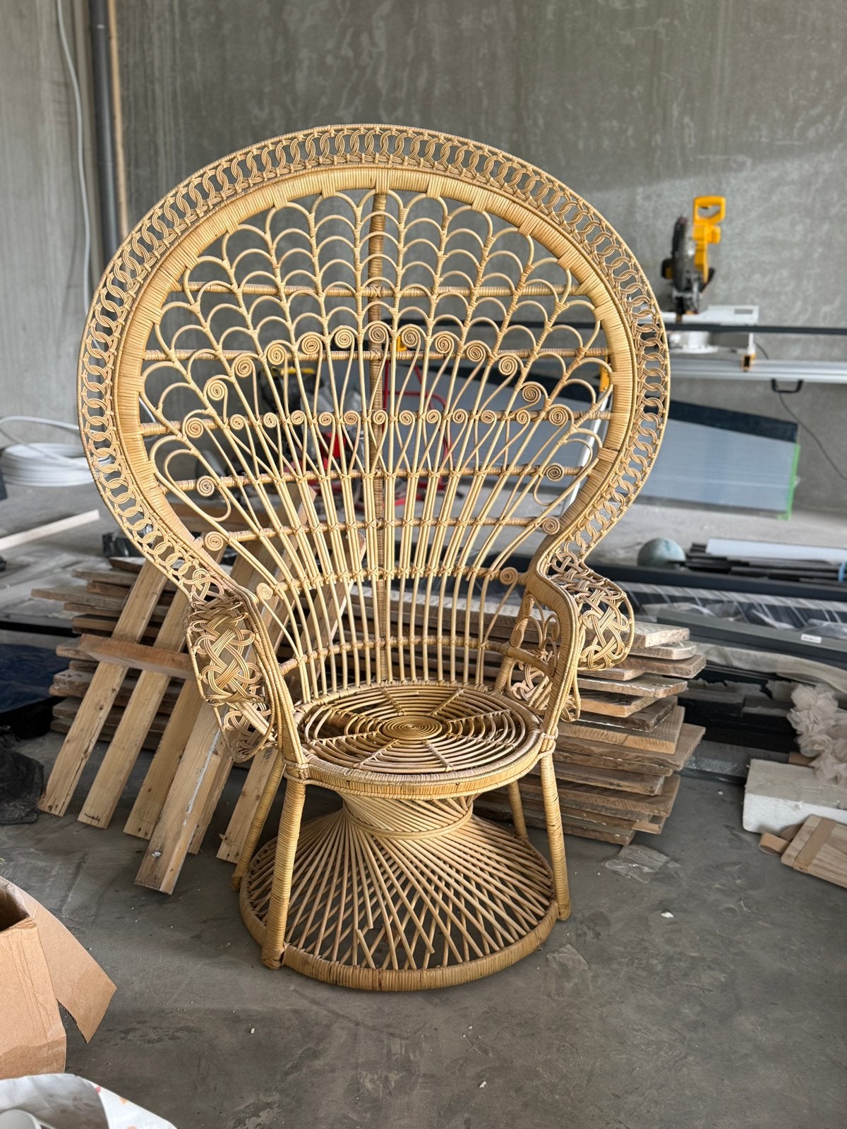 Rotan pauwstoel, Ophalen, Zo goed als nieuw, Rotan