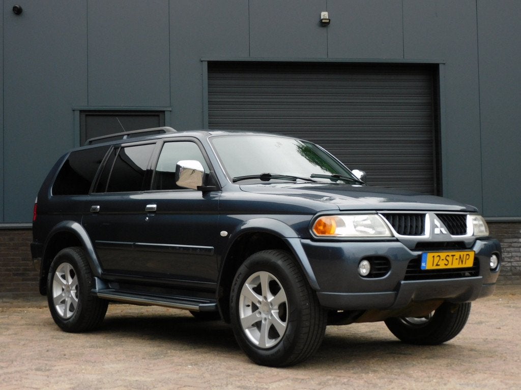 Mitsubishi Pajero Sport 3.0 V6 Intense 4x4! TOPSTAAT! LEER!, Auto's, Automaat, Gebruikt, Zwart, 2800 kg