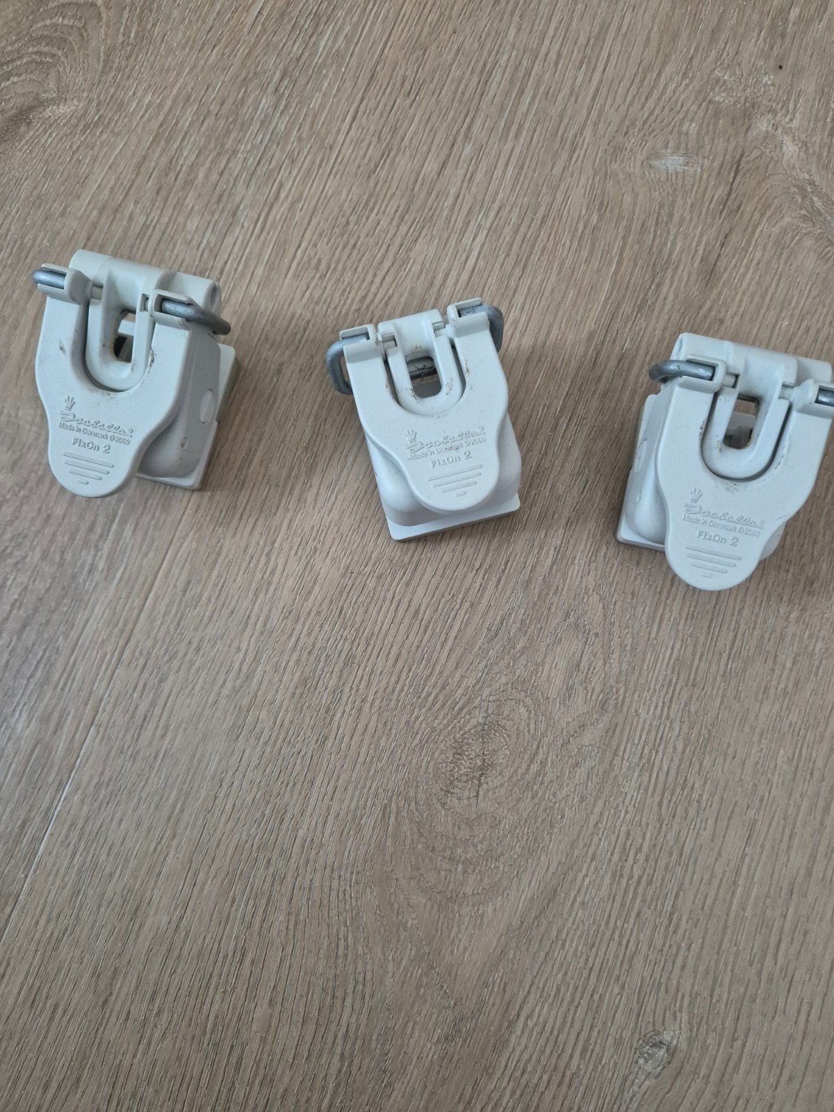 Isabella accesoires FixOn 2 Clips Caravan dakstangbevestigin, Ophalen of Verzenden, Gebruikt