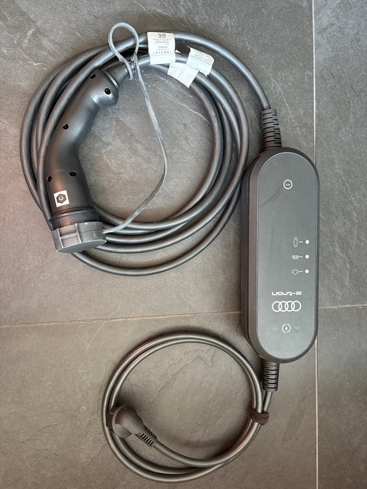 Audi e-tron Universele Oplader  (Ongebruikt), Ophalen, Nieuw