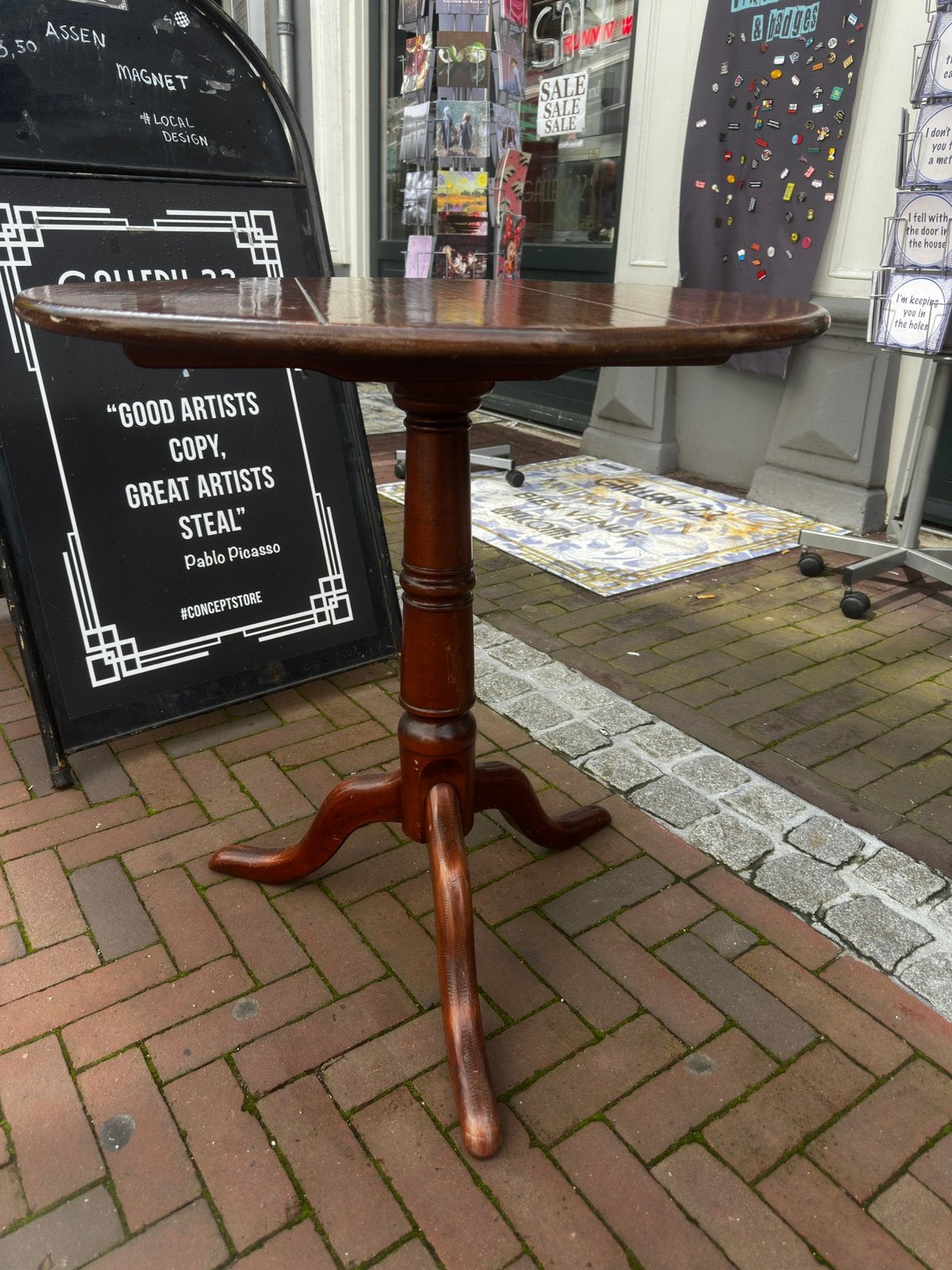 Oud Engels wijntafeltje, Ophalen