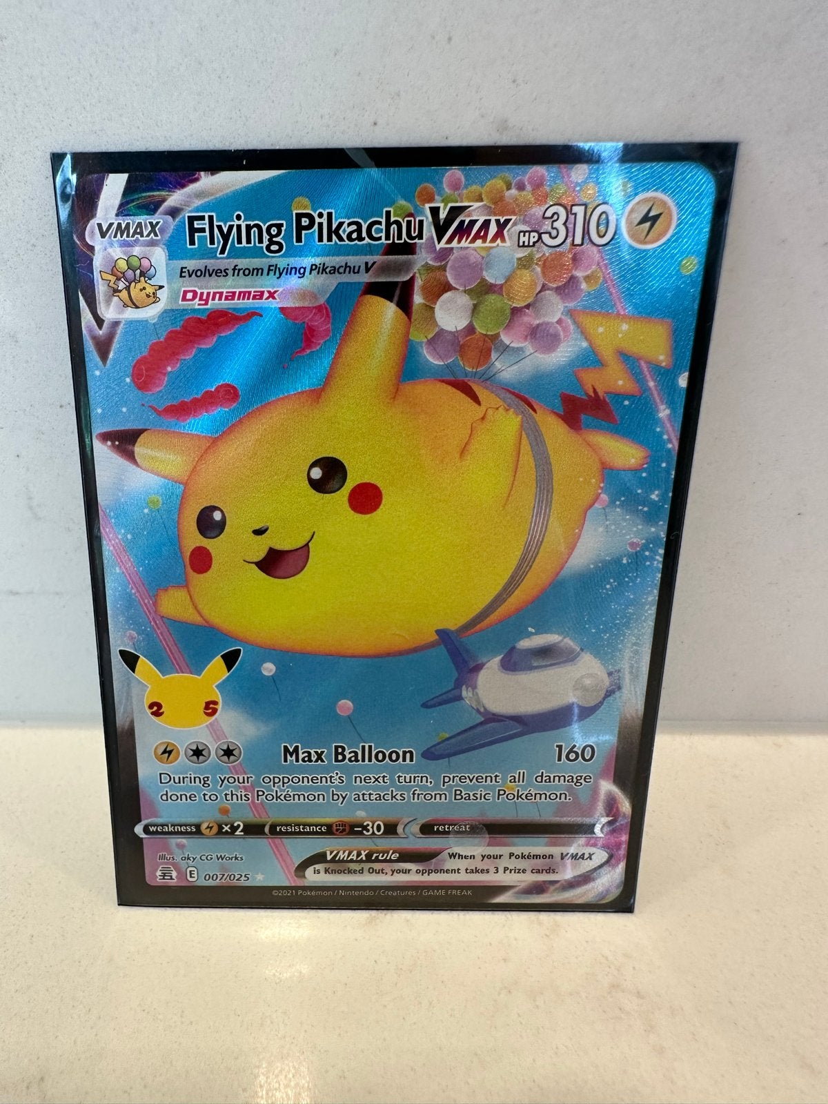 Flying Pikachu VMAX Pokémon Kaart (007/025), Ophalen, Zo goed als nieuw, Losse kaart
