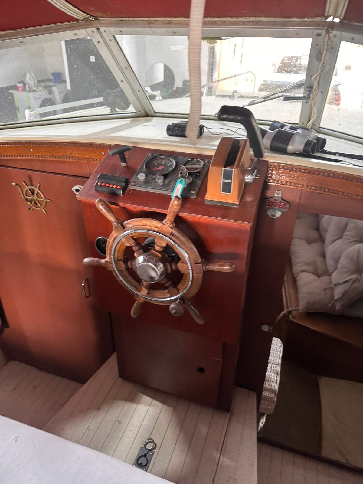 Foto 11 van Comfortabele polyester kajuitboot diesel inboard + trailer