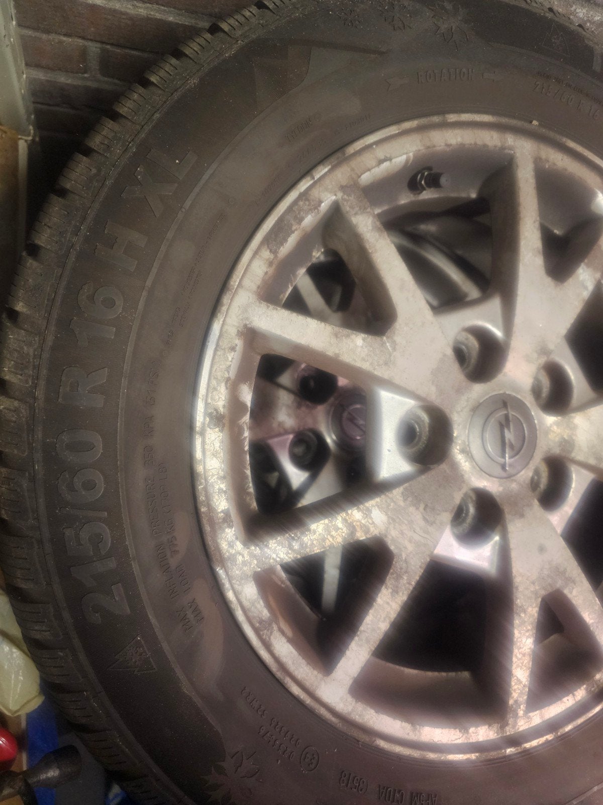 Winterbanden op velg - Opel Insignia A - 215/60 R16H, Auto diversen, Autosport-onderdelen, Ophalen, Zo goed als nieuw