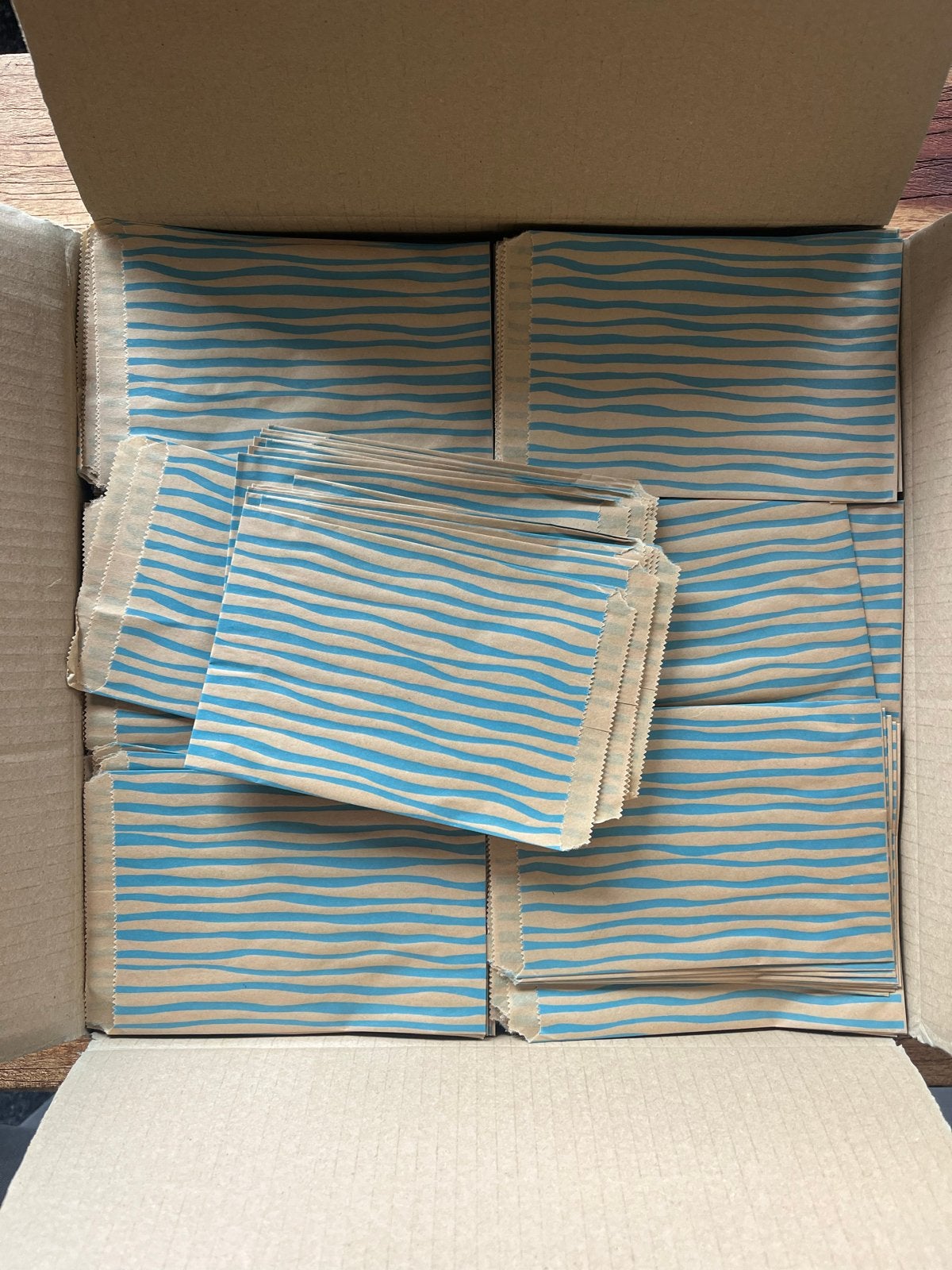 Papieren cadeauzakjes 1500 stuks, Ophalen, Nieuw
