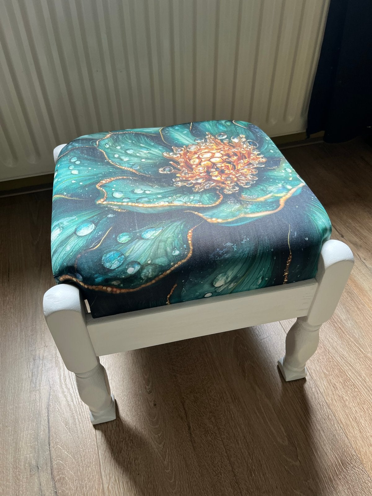 Voetenbankje met bloemenprint, Huis en Inrichting, Ophalen, Minder dan 50 cm, Gebruikt, Rechthoekig