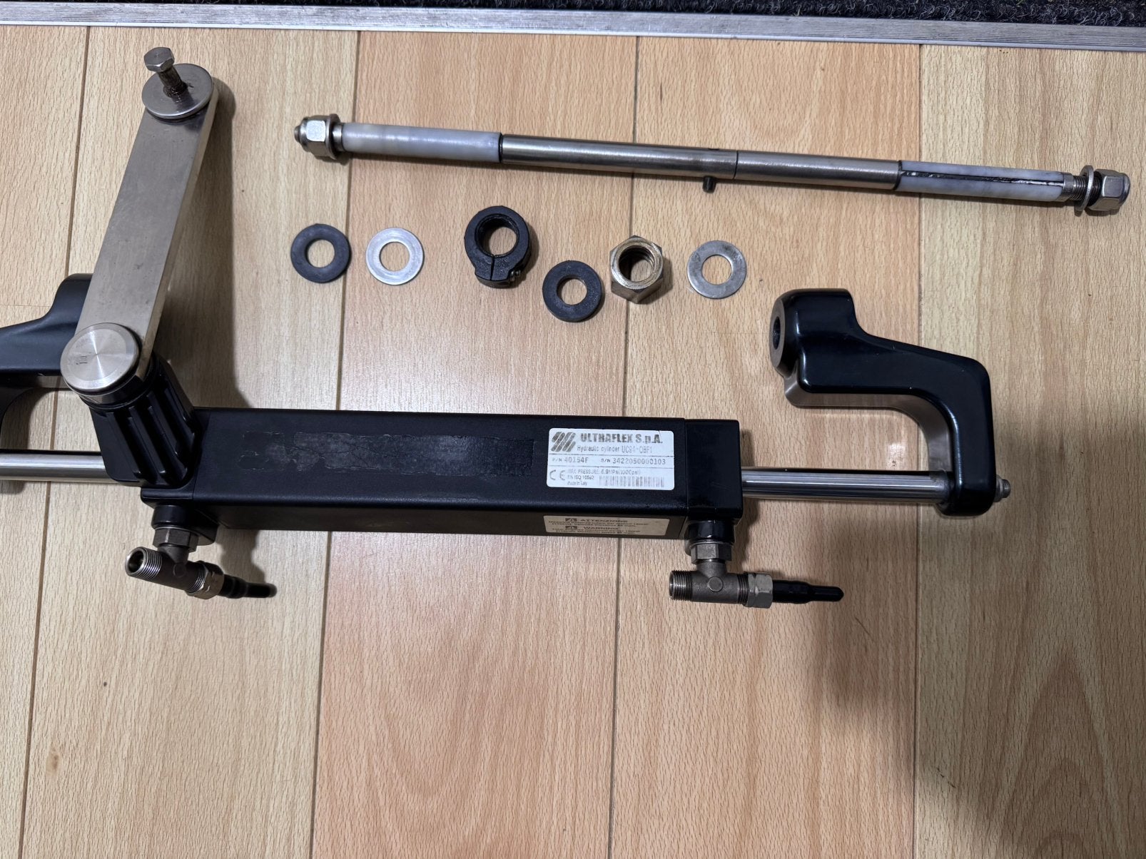 Ultraflex UC94-OBF1 hydraulische stuurcilinder – tot 150 pk, Ophalen of Verzenden, Gebruikt, Motor en Techniek, Zeilboot of Motorboot