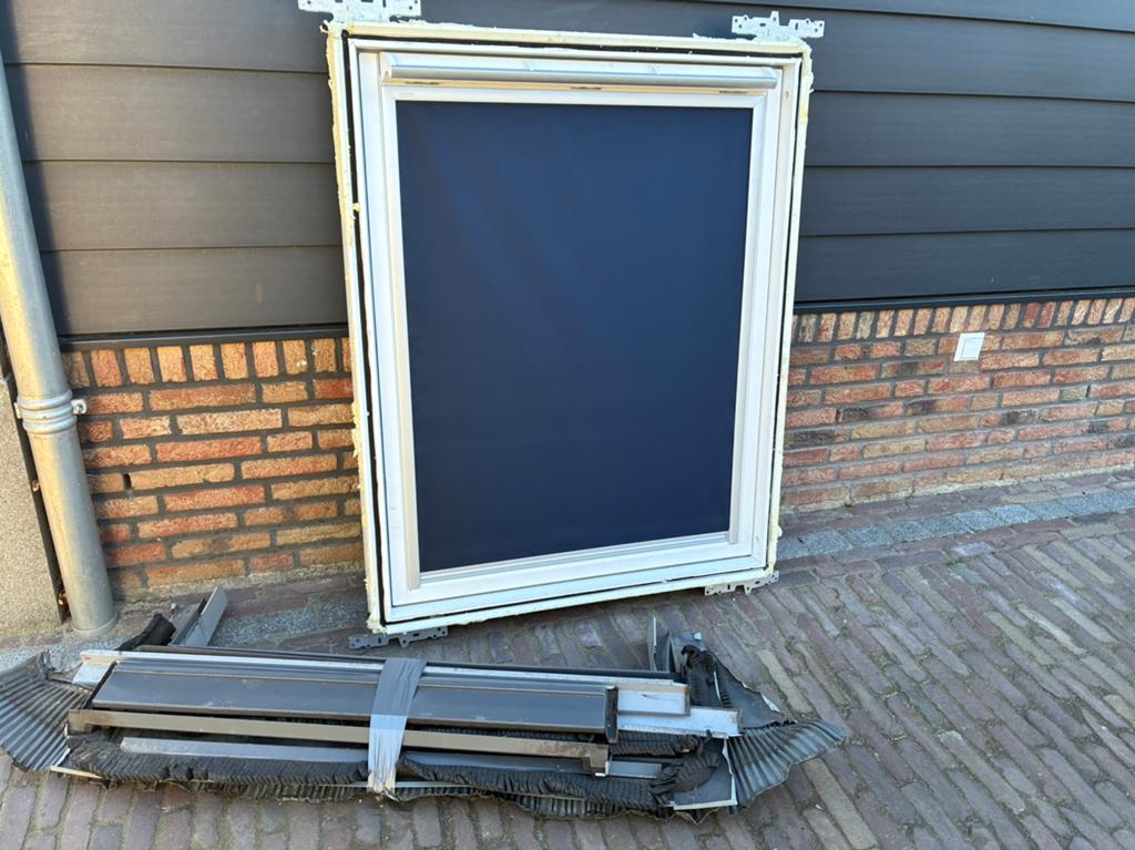 VELUX PK06 98x118 wit dakraam zolderraam kantelraam, Doe-het-zelf en Verbouw, Glas en Ramen, Gebruikt, 80 tot 120 cm, 80 tot 120 cm