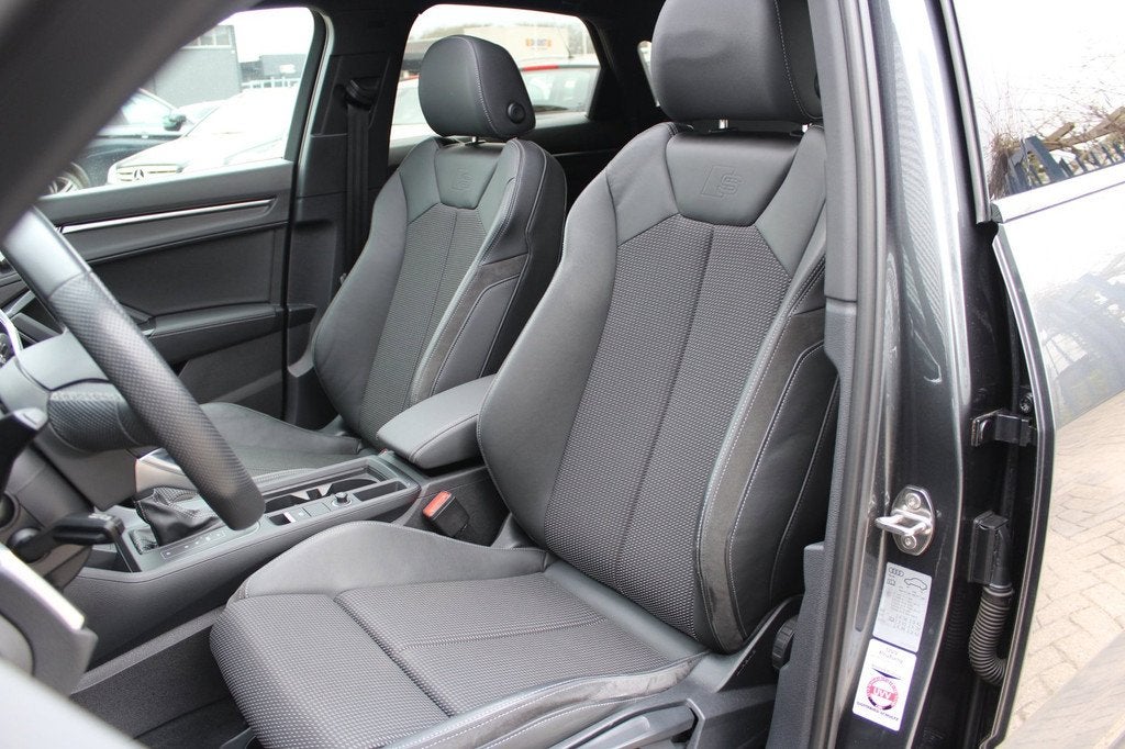 Audi Q3 Sportback 45 TFSI e 3x S-Line | Panoramadak| Black o, Auto's, Audi, Zwart, Leder en Stof, Nieuw, Hybride Elektrisch/Benzine
