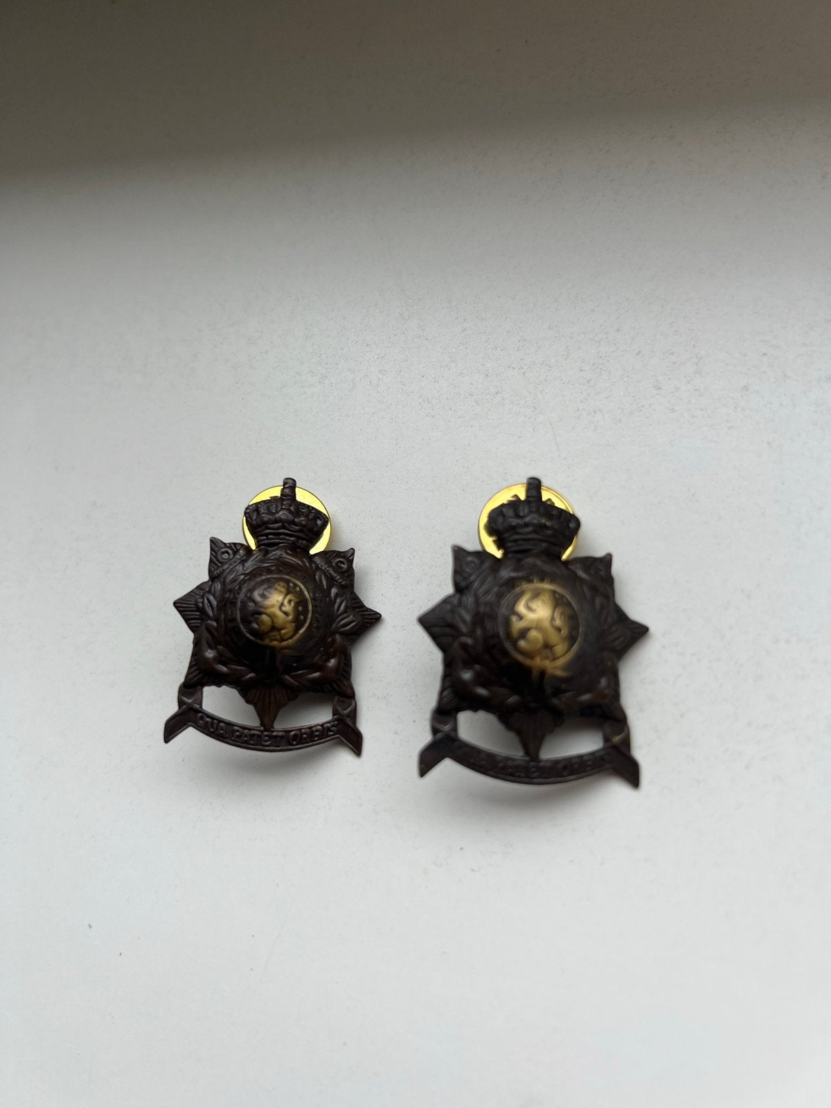 Korps Mariniers torren- nieuwstaat-origineel- set van 2, Ophalen of Verzenden, Gebruikt, Overige onderwerpen, Speldje of Pin