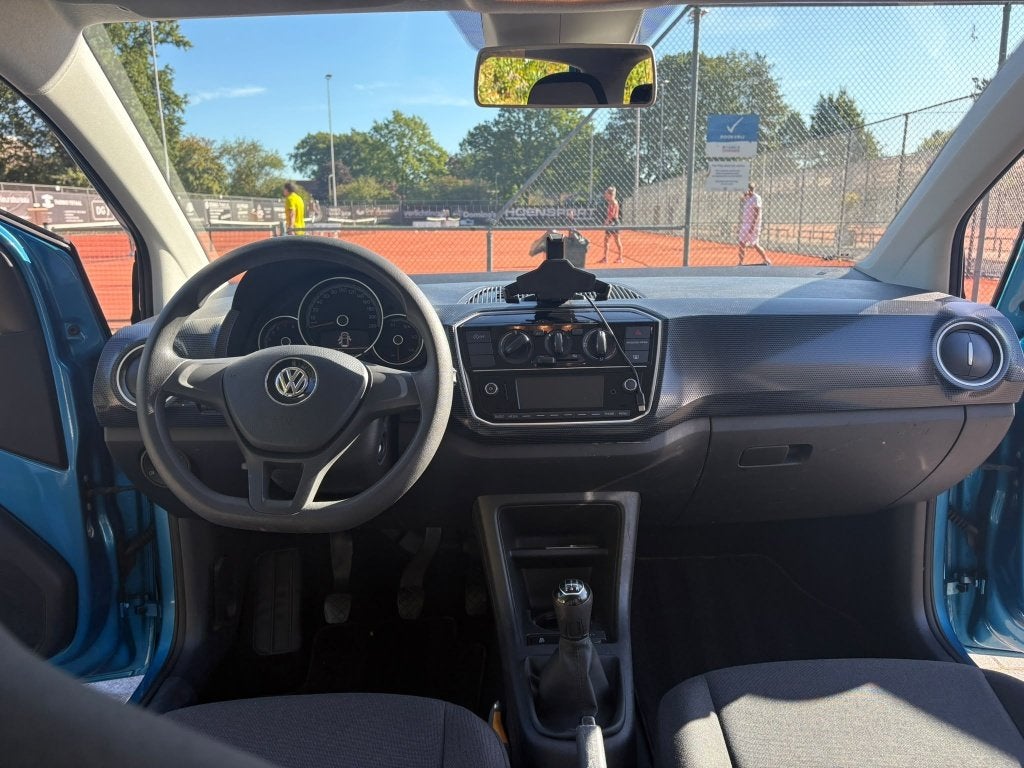 Foto 9 van Volkswagen Move Up!  5-DRS 2018 Blauw metallic, airco