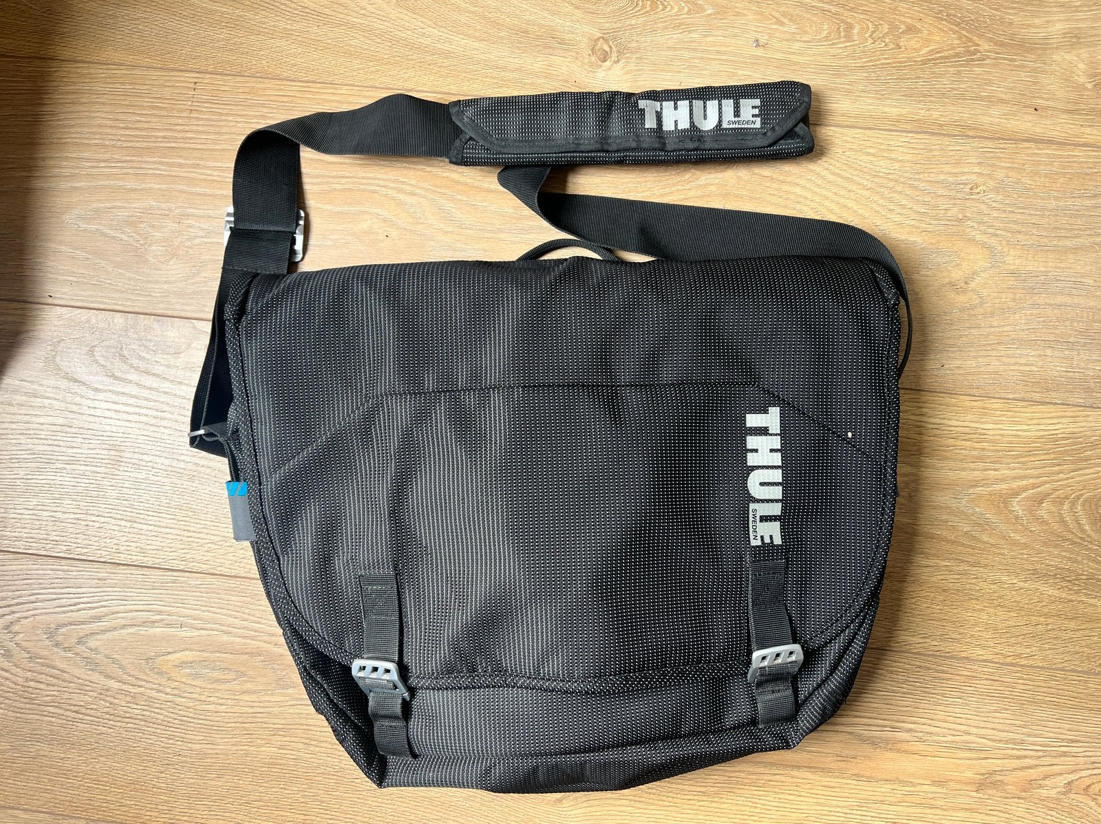 Thule Crossover Messenger Bag - Zwart, Ophalen of Verzenden, Zo goed als nieuw, Grijs, Overige merken