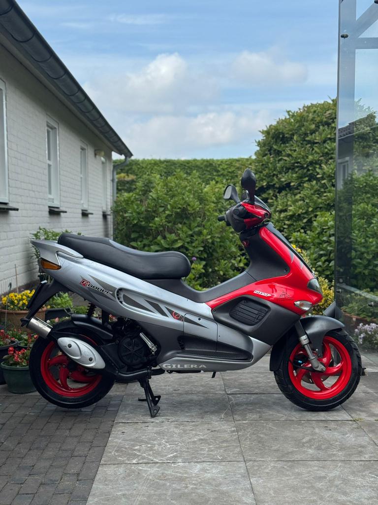 ⭐️Gilera runner sp pro Brom Zeer nette staat Sito Plus⭐️, Fietsen en Brommers, Scooters | Piaggio, Niet ingevuld, Niet ingevuld