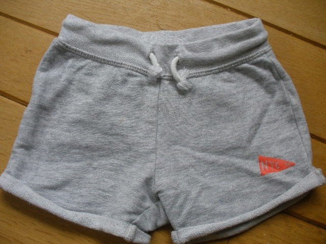 H&M bermuda licht grijs maat 74, Kinderen en Baby's, Babykleding | Maat 74, Ophalen of Verzenden, H&M, Jongetje, Broekje