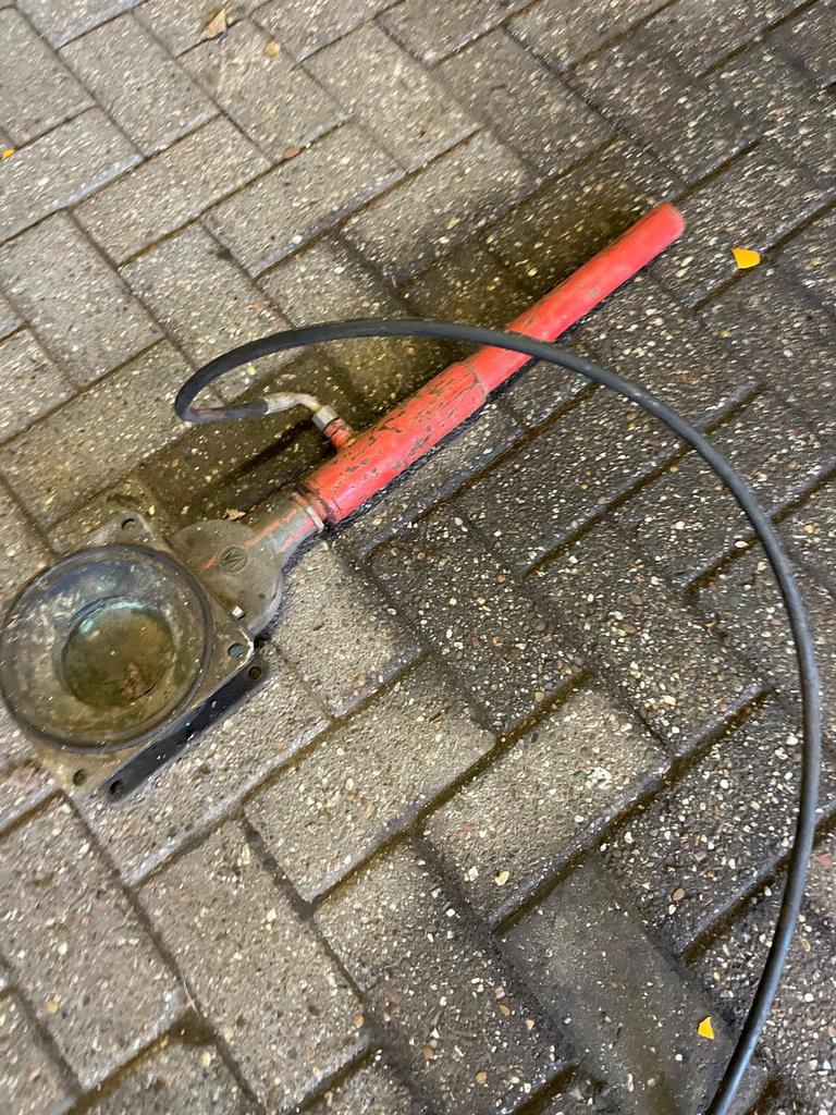 Hydraulische mestafsluiter, Ophalen