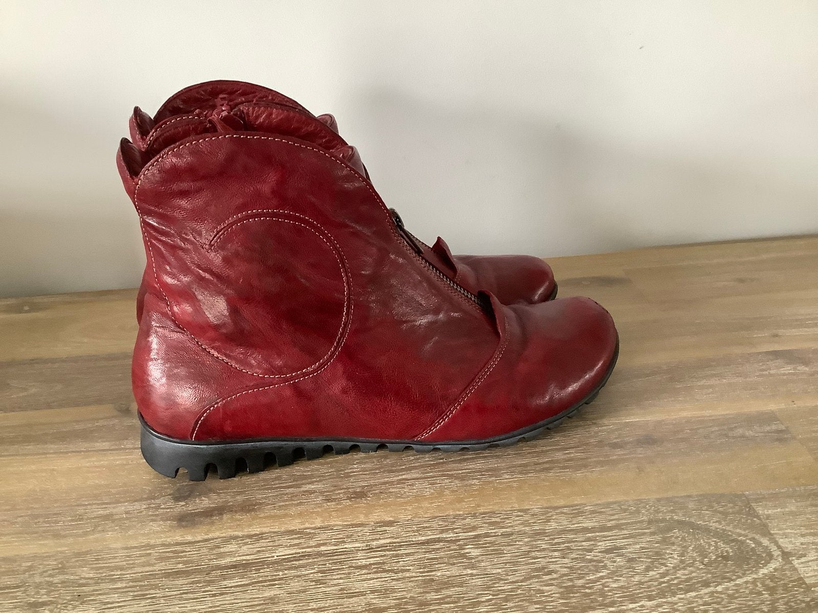 Think enkellaarzen maat 37.t, Kleding | Dames, Schoenen, Ophalen of Verzenden, Zo goed als nieuw, Rood, Lage of Enkellaarzen