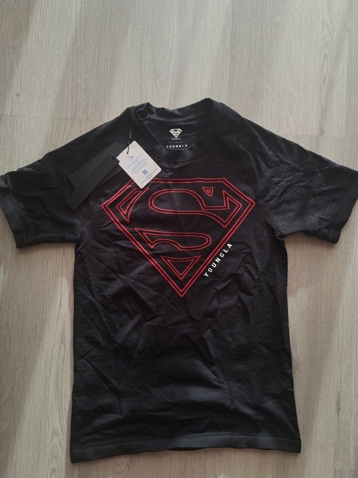 YoungLa Superman Shirt Zwart/Rood Maat L, Maat 52/54 (L), Zwart, YoungLa, Ophalen of Verzenden