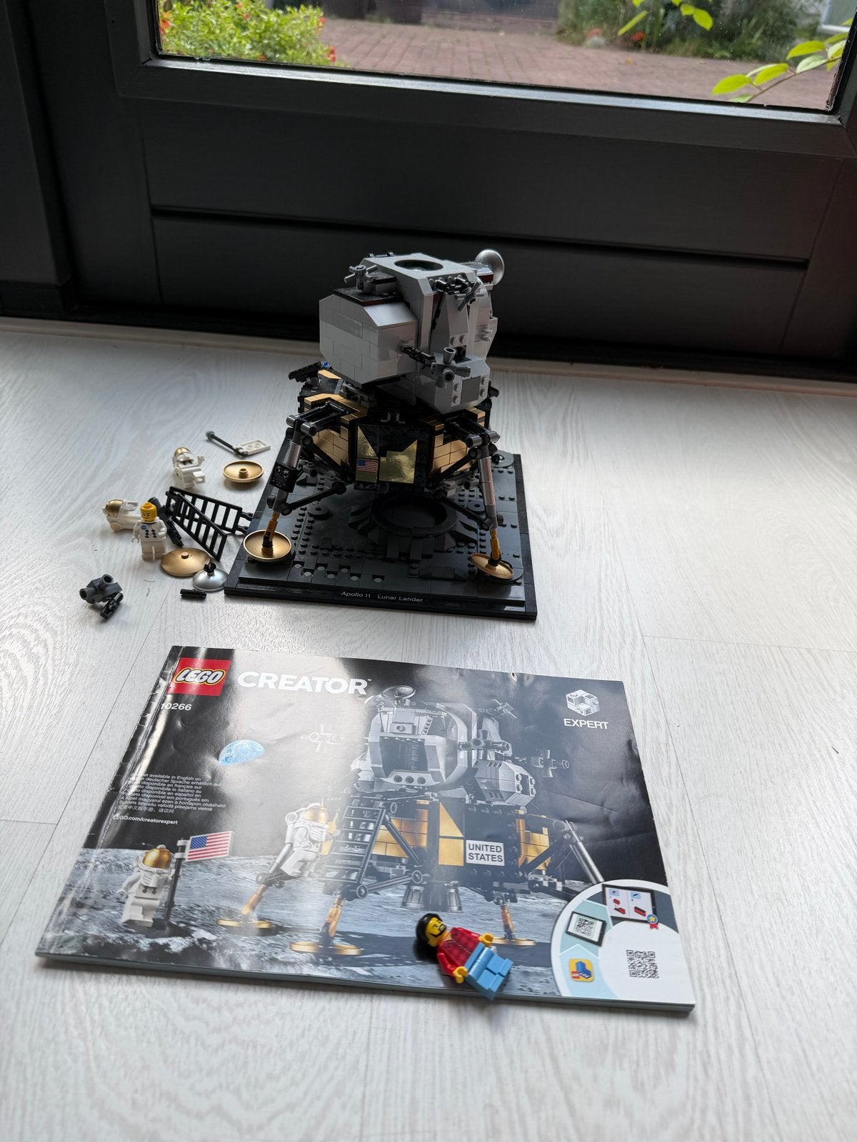 LEGO Creator Expert Apollo 11 Lunar Lander (10266), Verzenden, Zo goed als nieuw