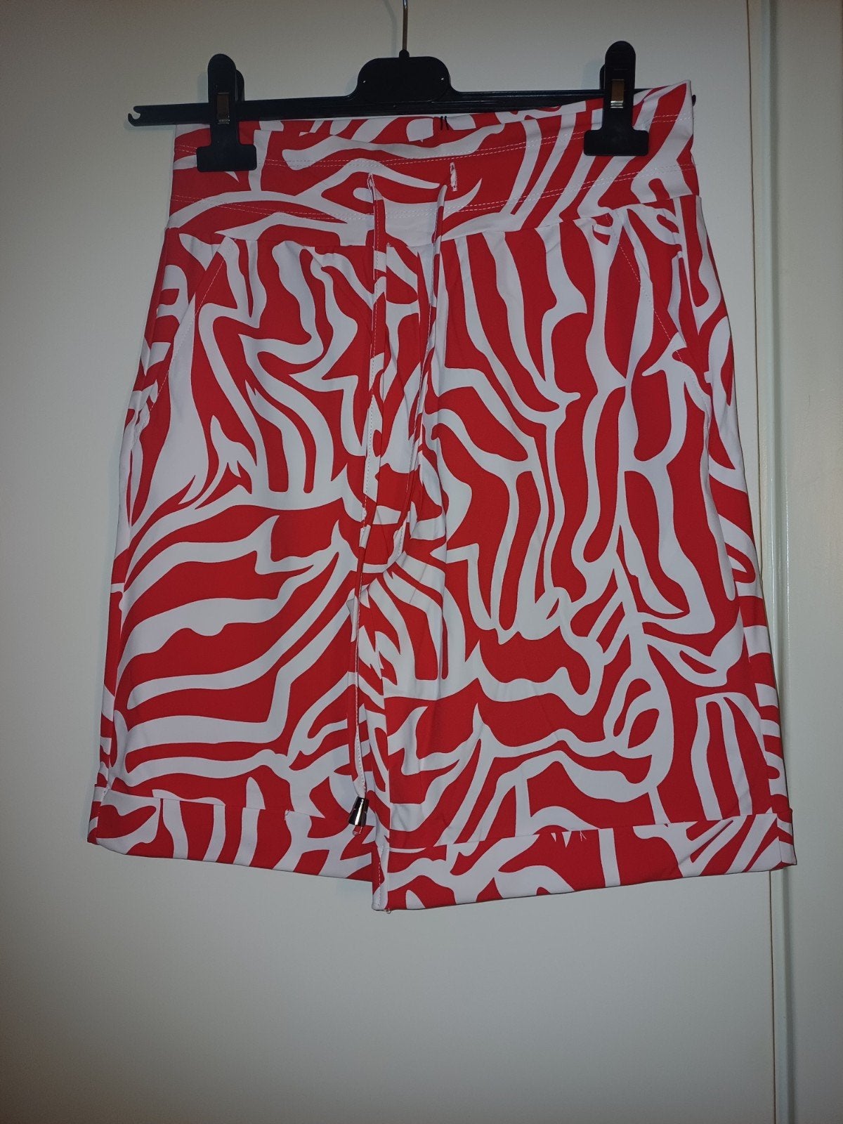 Travel Bermuda Red Graphic Shorts XS, Mp, Nieuw, Ophalen of Verzenden, Travel