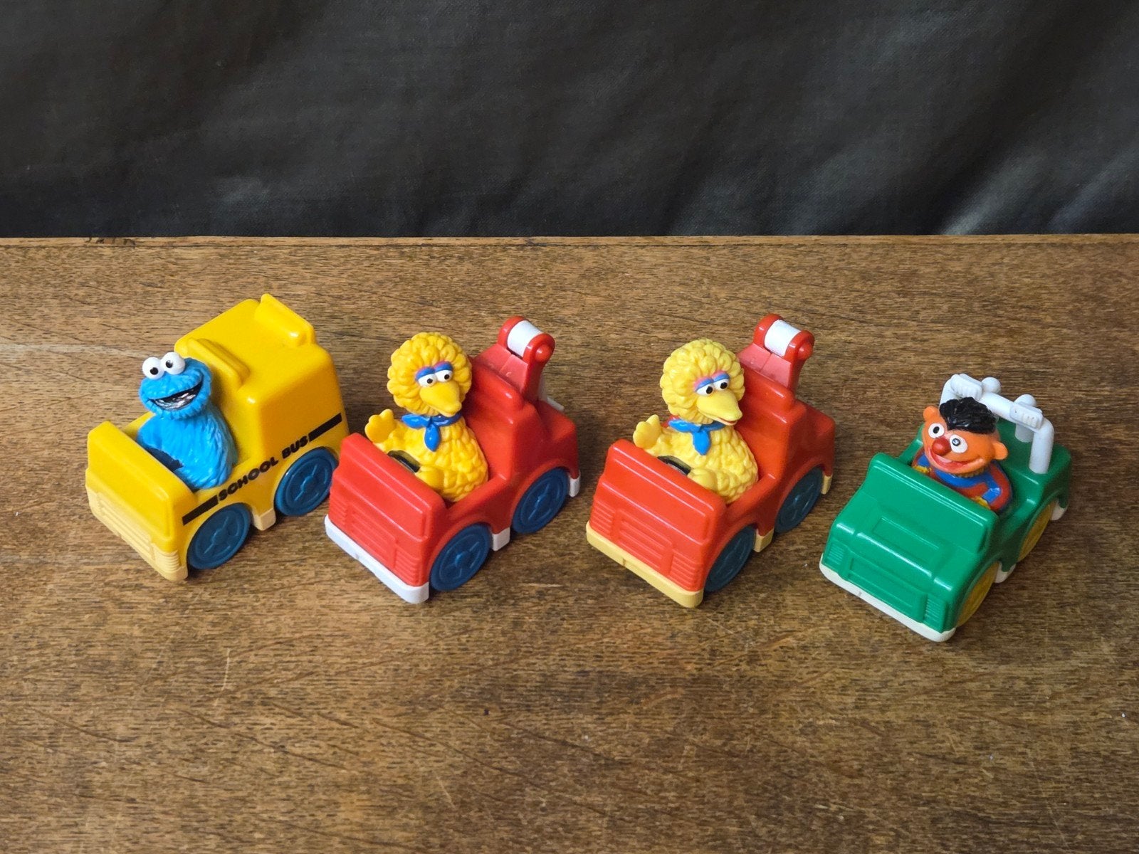 4 leuke Sesamstraat autotjes, Verzenden