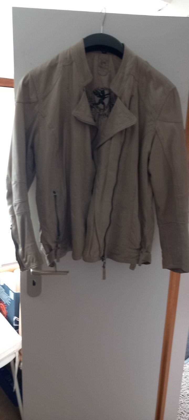 leren jas., Ophalen, Zo goed als nieuw, Maat 42/44 (L), Beige