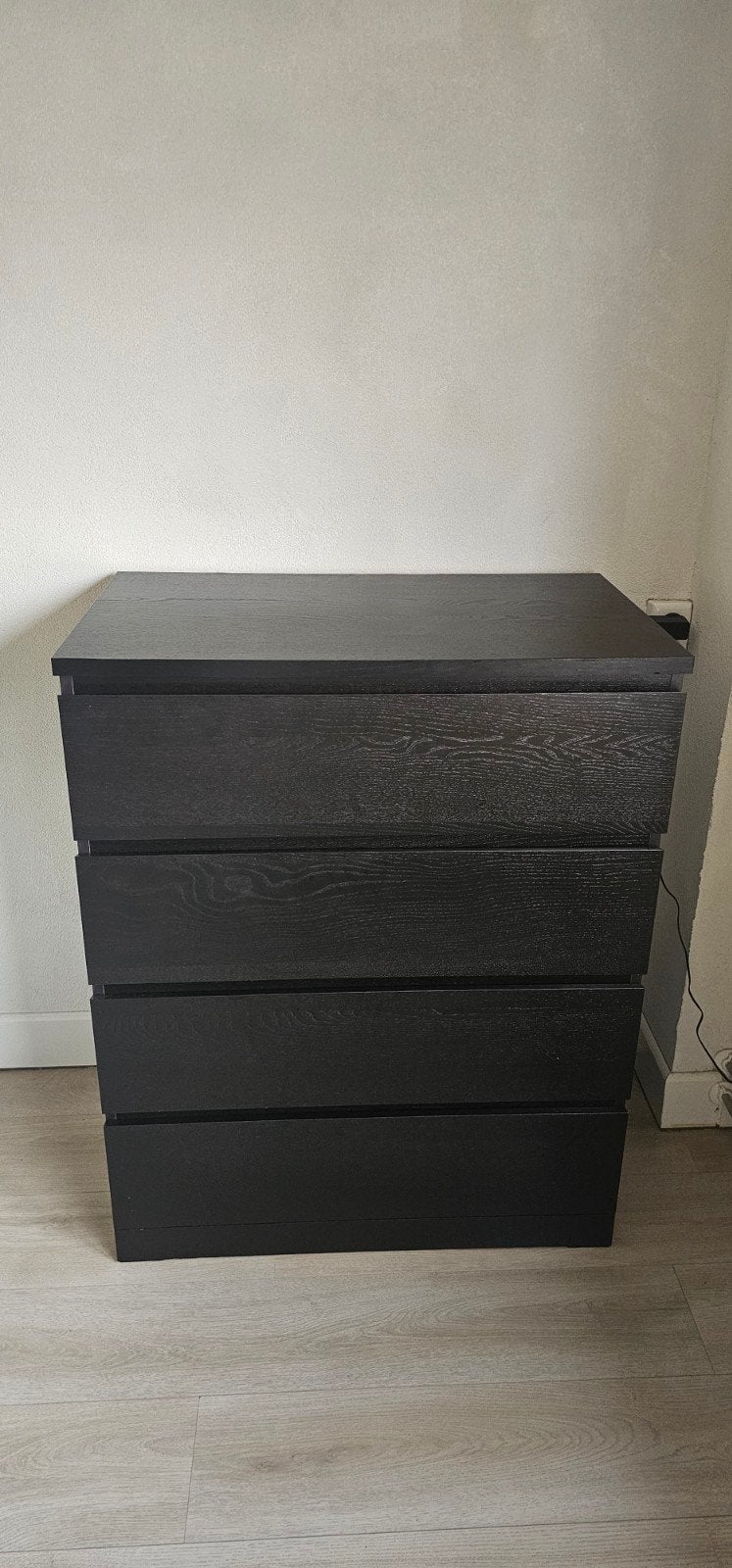 Donkerbruine ladekast met 4 laden - IKEA MALM ladekast, Huis en Inrichting, Ophalen, 100 tot 150 cm, 50 tot 100 cm, Zo goed als nieuw
