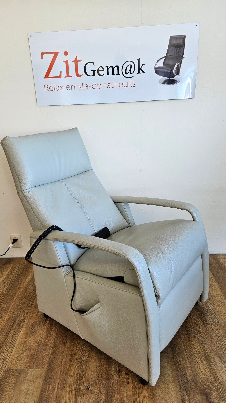 Tirana sta op fauteuil bij Zitgemak in joure 

Deze jonge De, Huis en Inrichting, Ophalen, Zo goed als nieuw, 50 tot 75 cm, Leer