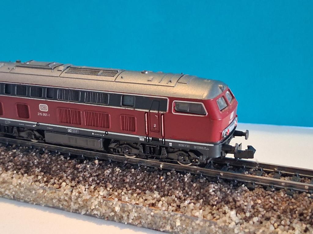 Dieselloc BR 215 rood N-spoor, Hobby en Vrije tijd, Modeltreinen | N-Spoor, Gebruikt, Ophalen of Verzenden, Roco, Analoog