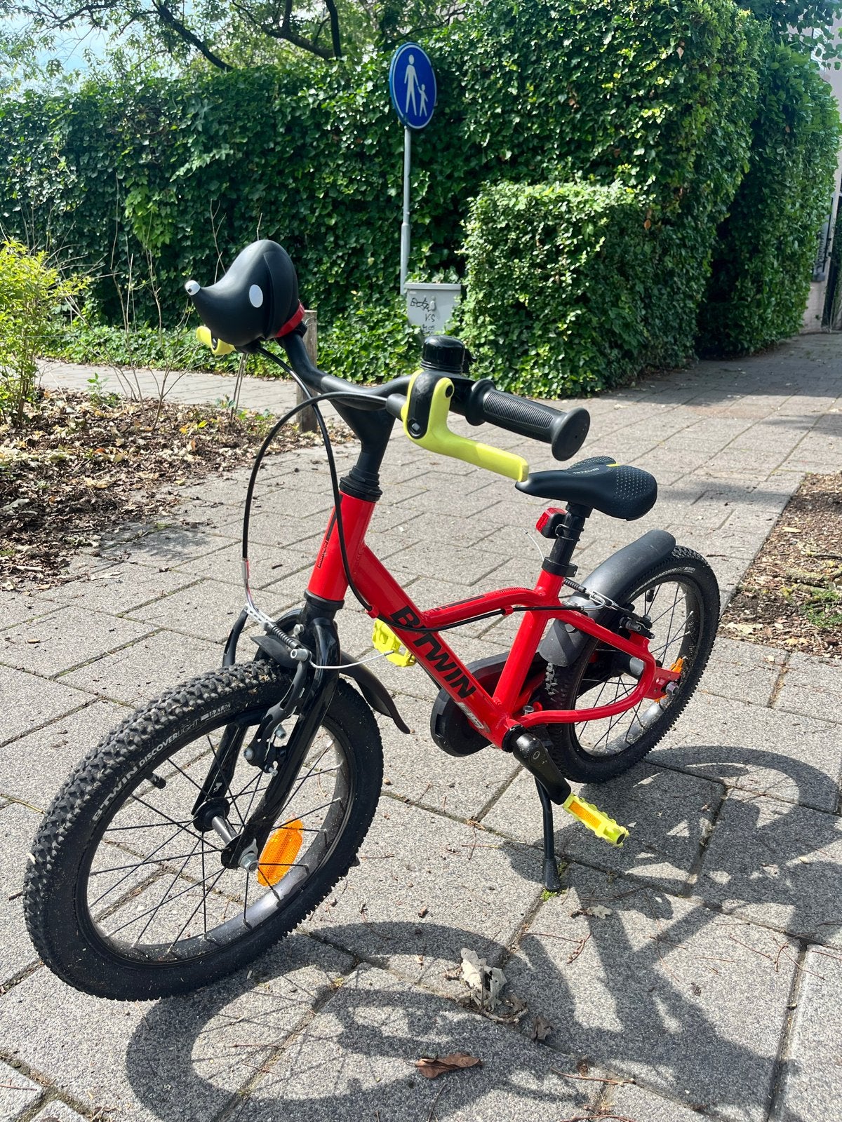 B'Twin Kinderfiets 16 inch - Rood - zijwieltjes, Ophalen, Zijwieltjes, 16 tot 20 inch, Velgrem