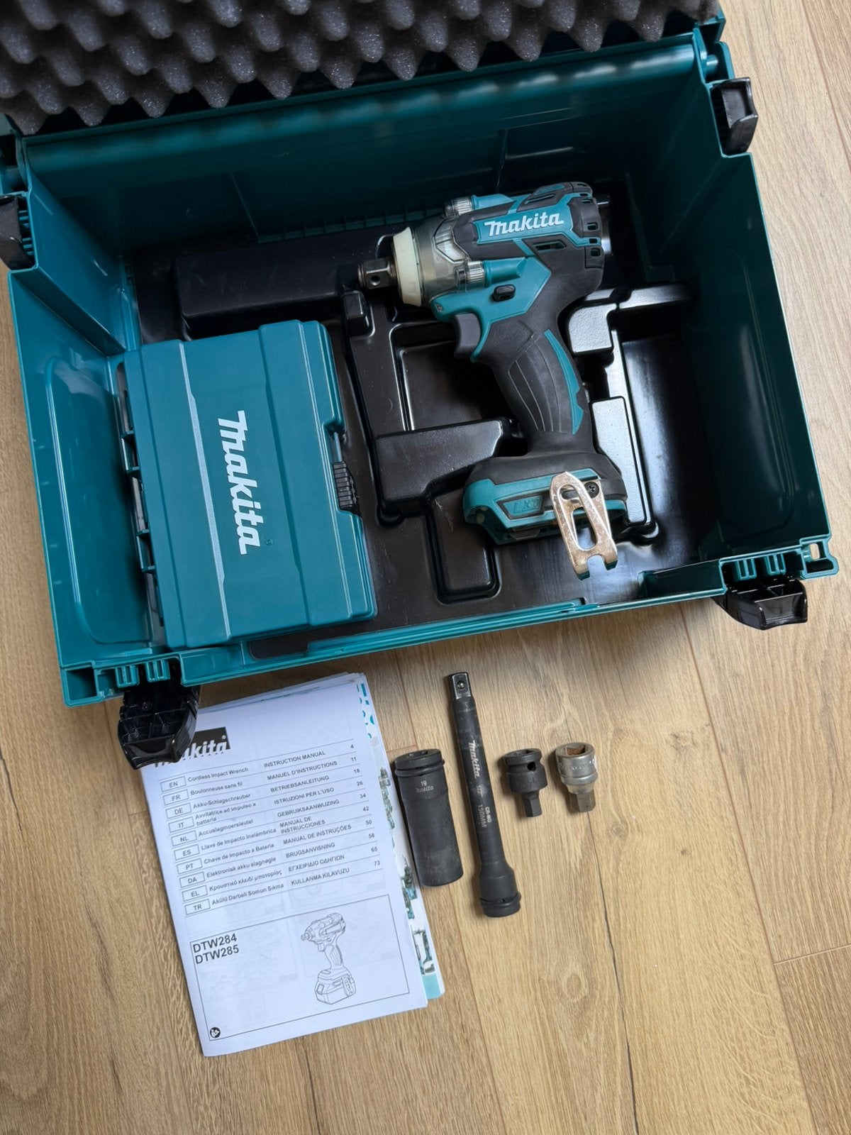 Makita 18V Slagmoersleutel DTW285 Mbox + doppenset (+accu’s), Ophalen of Verzenden, Zo goed als nieuw
