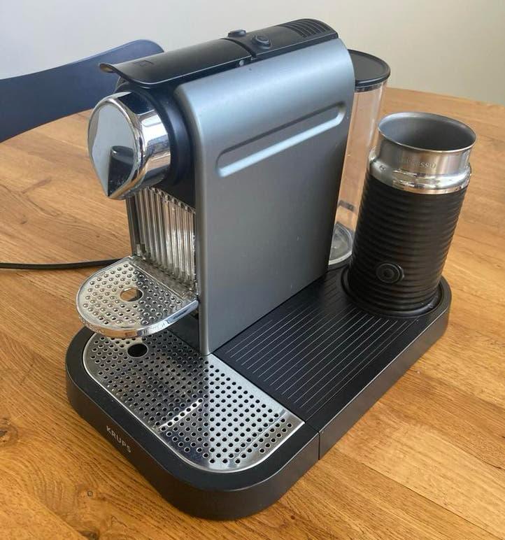 Krups Nespresso apparaat met melkschuimer, Witgoed en Apparatuur, Koffiezetapparaten, Ophalen, Gebruikt, Espresso apparaat, 1 kopje