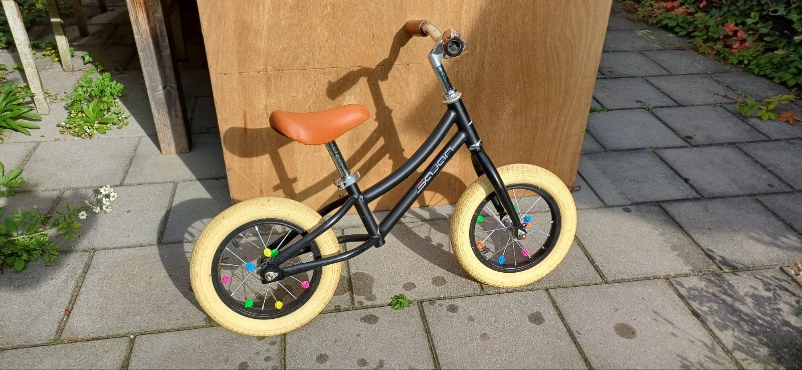 Stoere zwarte loopfiets met gele banden, Ophalen, Gebruikt, Loopfiets