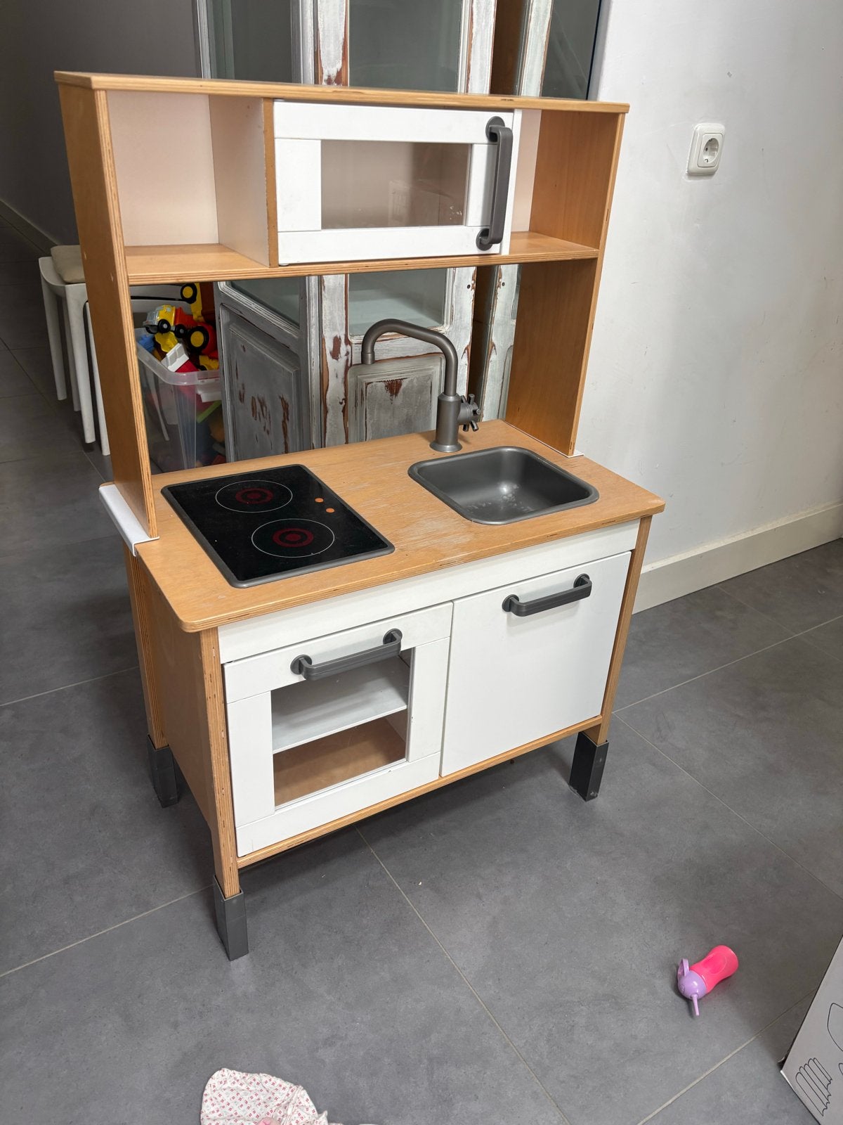 IKEA Duktig Speelkeuken met magnetron en kookplaat, Kinderen en Baby's, Speelgoed | Speelkeukens, Ophalen, Gebruikt, Hout, Speelkeuken