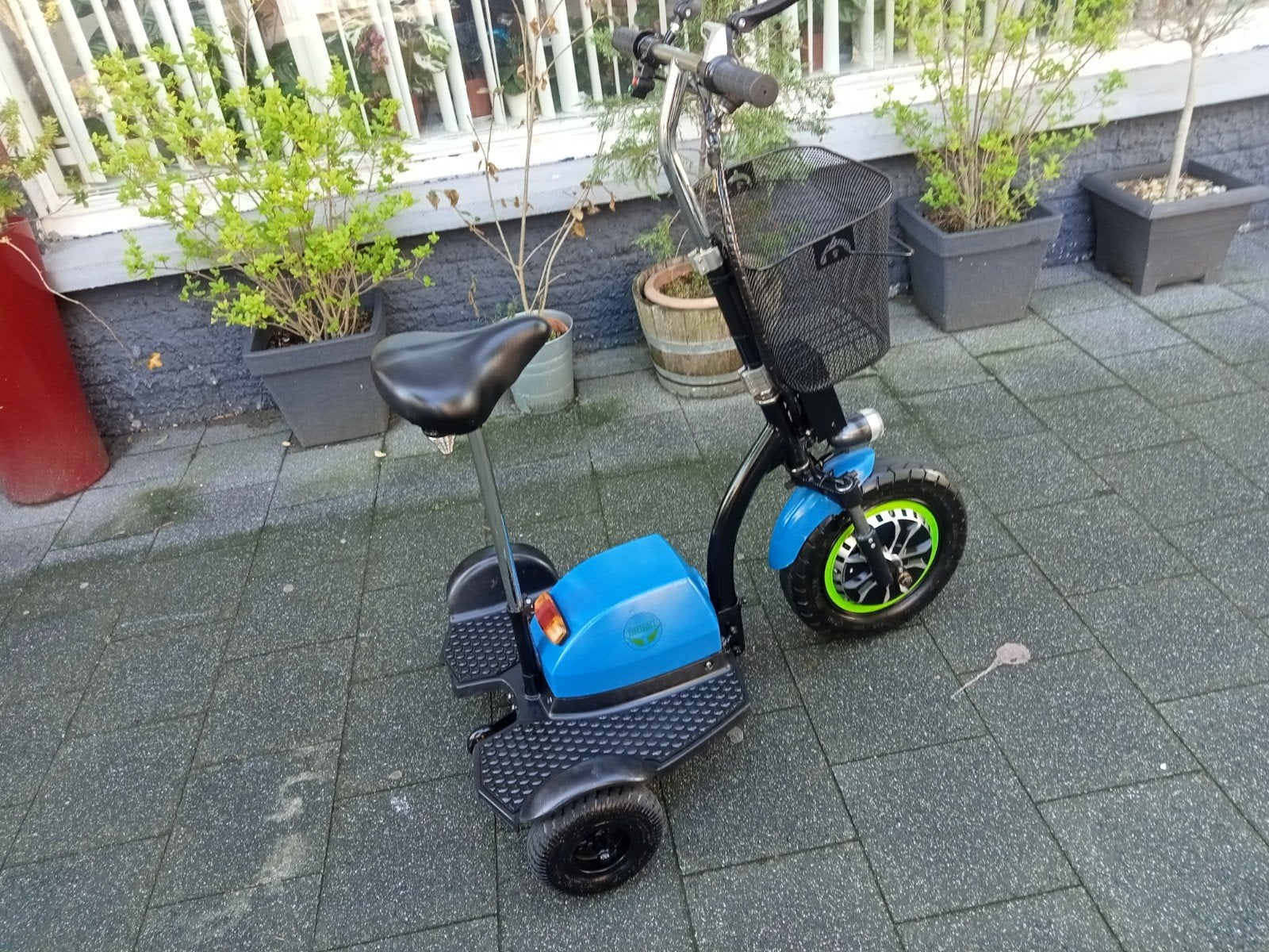 Nette Briski scootmobiel.Compact en snel Geen helm/rijbewijs, Ophalen, Zo goed als nieuw, 26 t/m 35 km, 16 km/u of meer