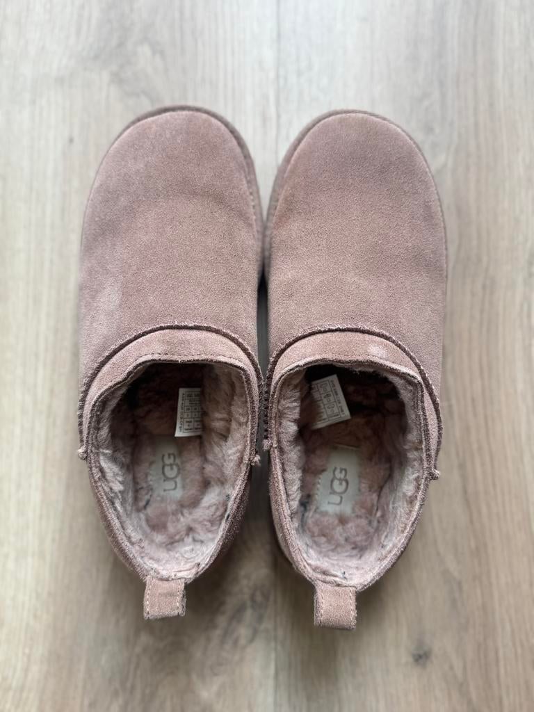 Uggs nieuw!, Kleding | Dames, Schoenen, Ophalen of Verzenden, Nieuw, Beige