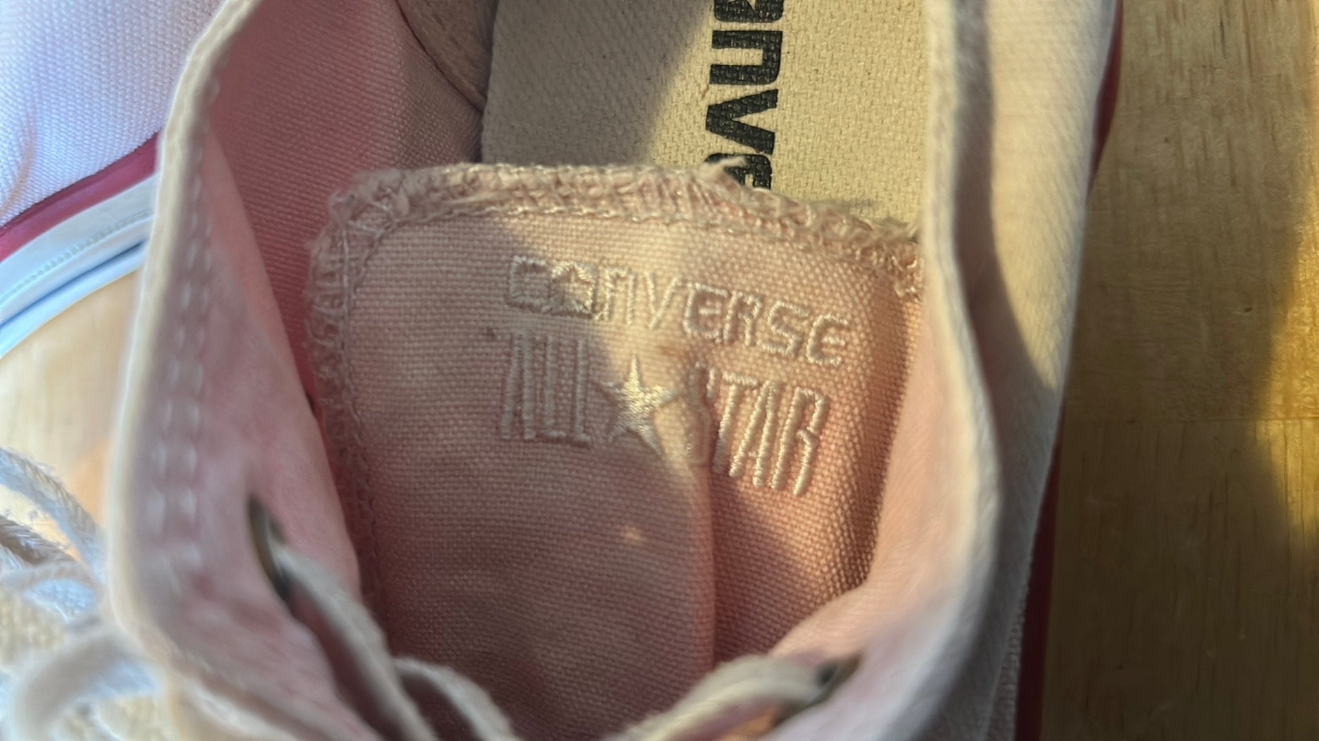 Converse sneakers maat 37 – wit met rode details, Ophalen of Verzenden, Zo goed als nieuw, Wit, Sneakers of Gympen
