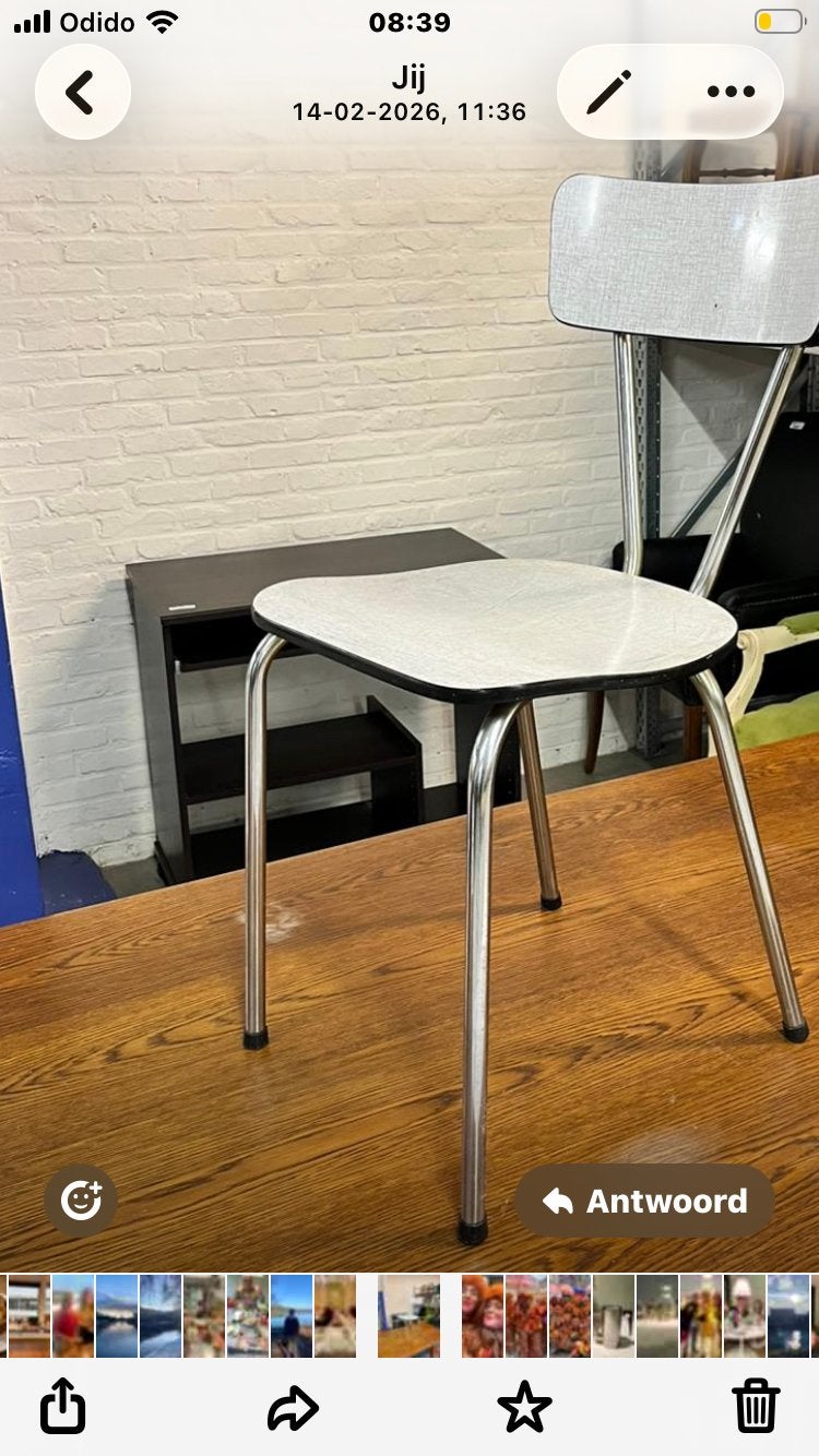 Jaren 60 keukenstoel, Huis en Inrichting, Stoelen, Ophalen, Zo goed als nieuw, Grijs, Eén