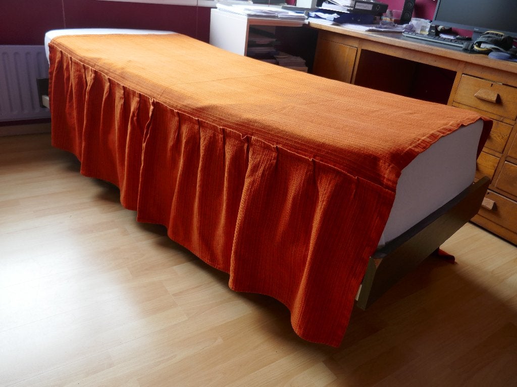 Vintage oranje sprei met geplooide zijkanten, Huis en Inrichting, Gebruikt, Eenpersoons, Overige materialen, Oranje