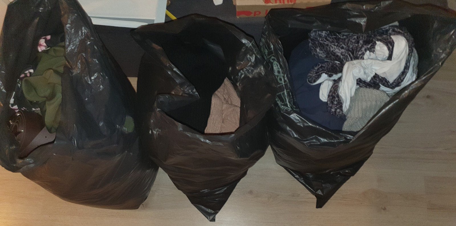 3 vuilniszakken vol kleding - Maten L, XL of groter, Kleding | Dames, Ophalen, Nieuw