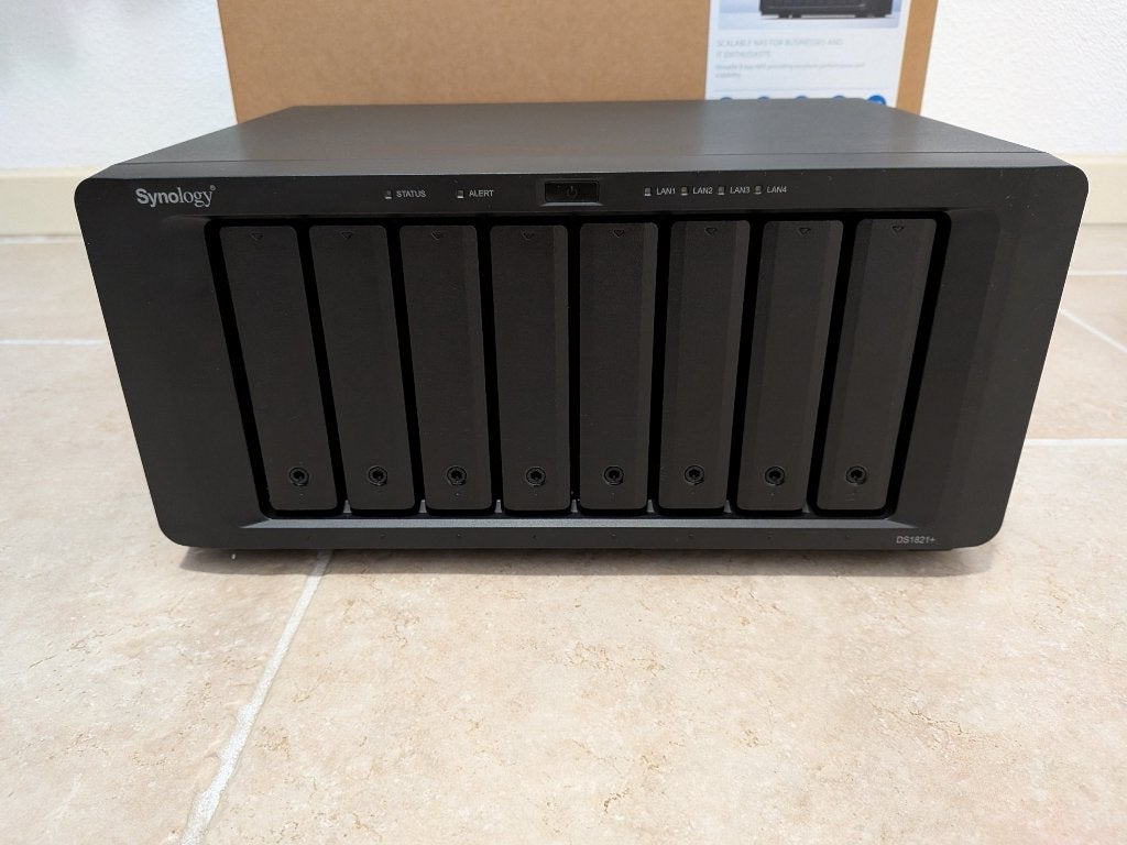 Synology DS1821+ met 64TB ( 8 x 8 TB ), Ophalen of Verzenden, Zo goed als nieuw