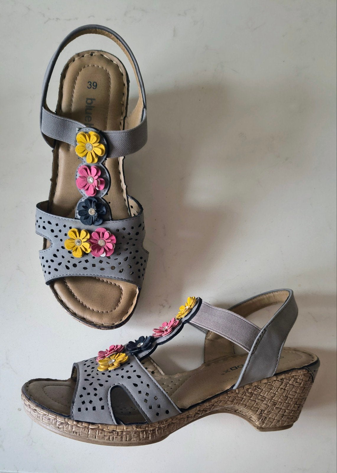 Blue Box Sandalen met Bloemen - Maat 39, Kleding | Dames, Blue Box, Grijs, Gedragen, Sandalen of Muiltjes