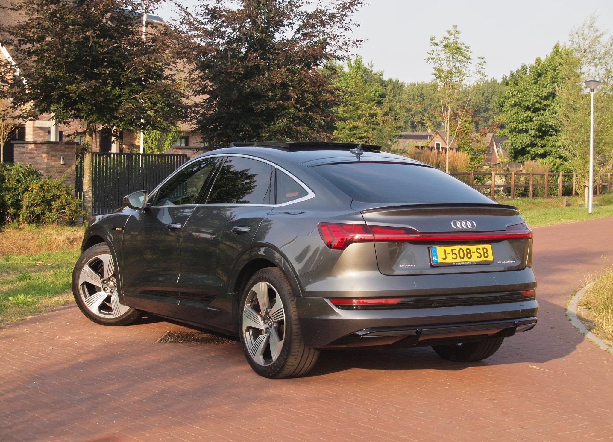 Audi e-tron Sportback 55 quattro S edition 95 kWh | SOH 92%, Auto's, Automaat, 131 €/maand, 95 kWh, Automatische klimaatregeling