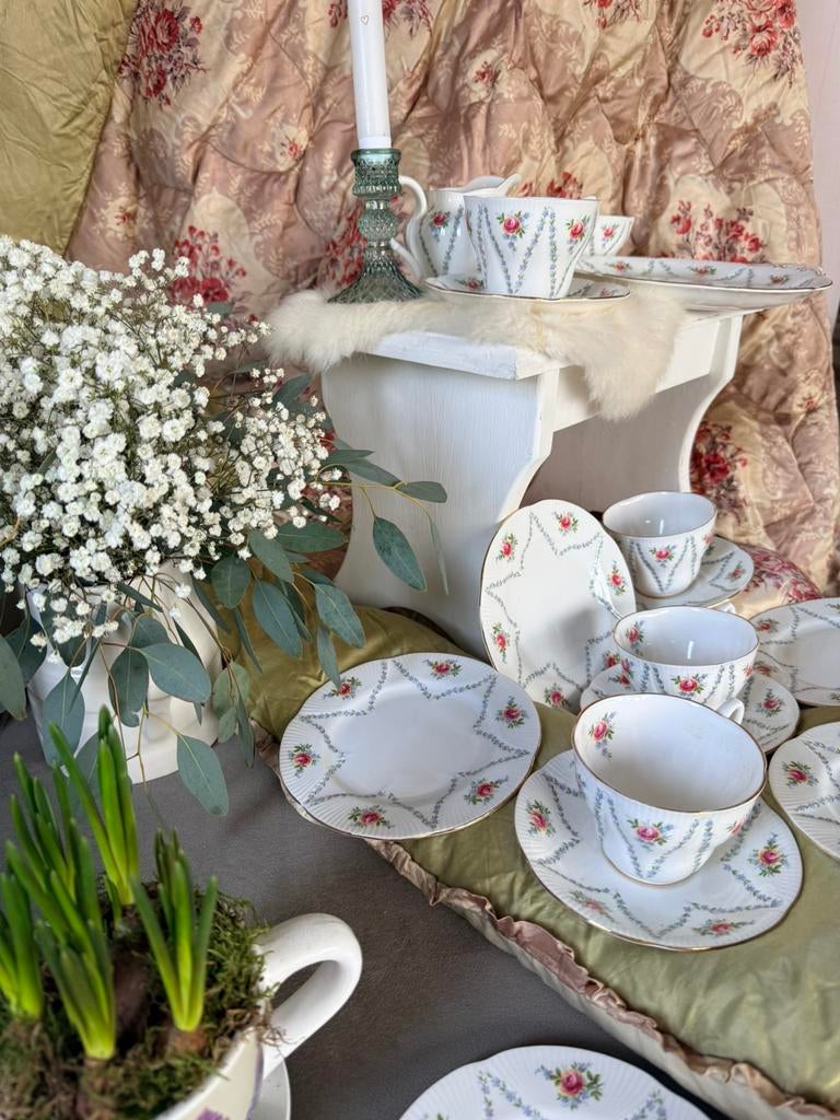 Royal Albert Minuet 6 pers antiek servies izgst, Antiek en Kunst, Ophalen
