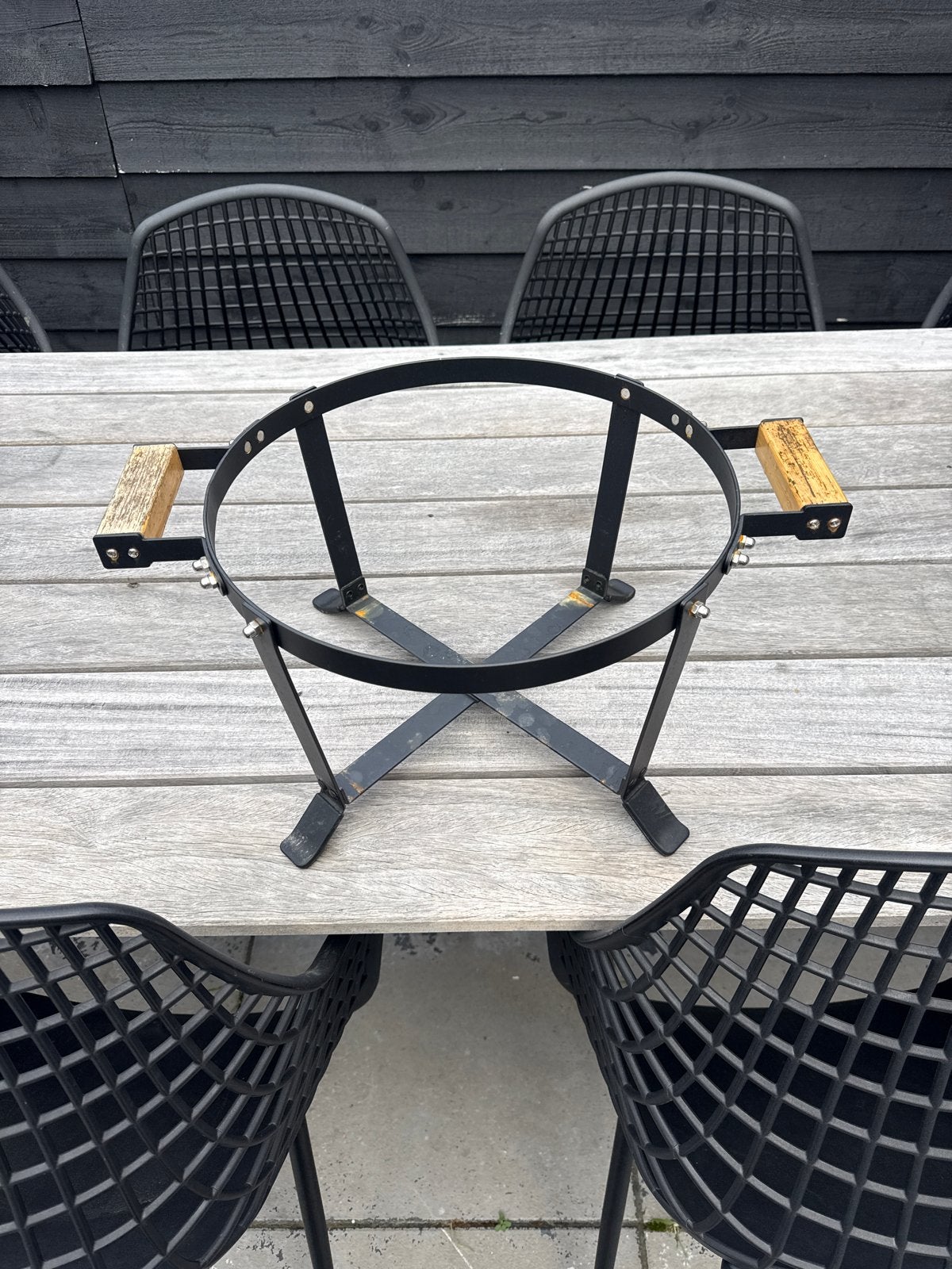 BBQ onderstel 15 inch - Zwart metaal met houten handvatten, Ophalen, Gebruikt