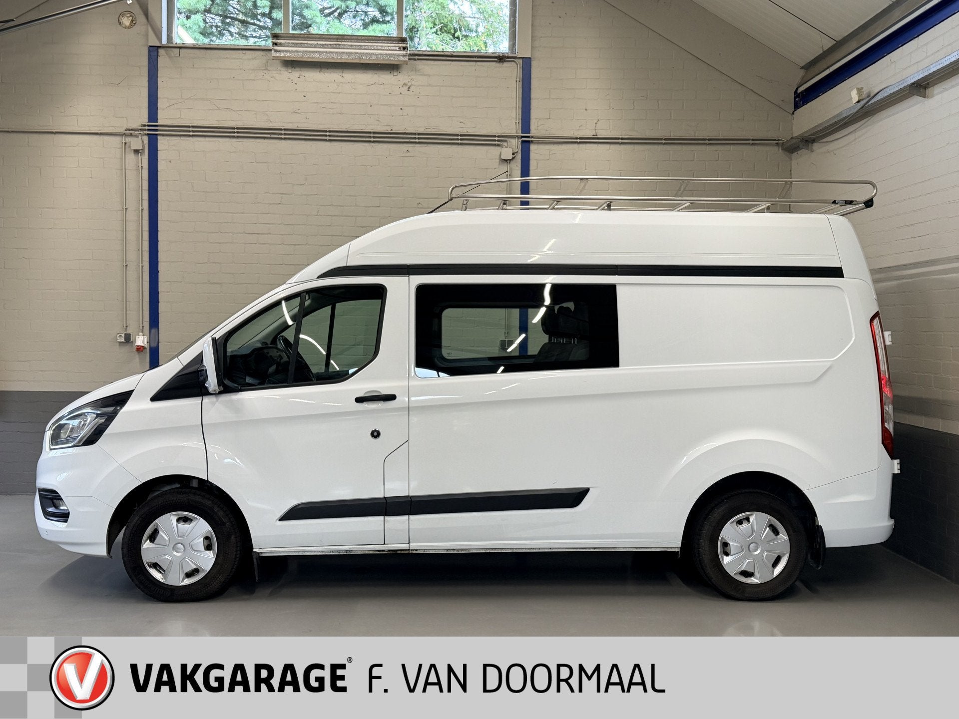 Ford Transit Custom 300 2.0 TDCI L2H2 Trend Dubbele Cabine, Voorwielaandrijving, 15 km/l, Euro 6, 4 cilinders
