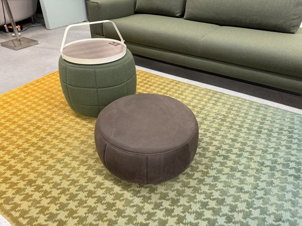 Nieuw Design on Stock Barrell Poef Cabo leer Marron Hocker, Gompenstraat 15, Leer, Ophalen of Verzenden, Contactformulier