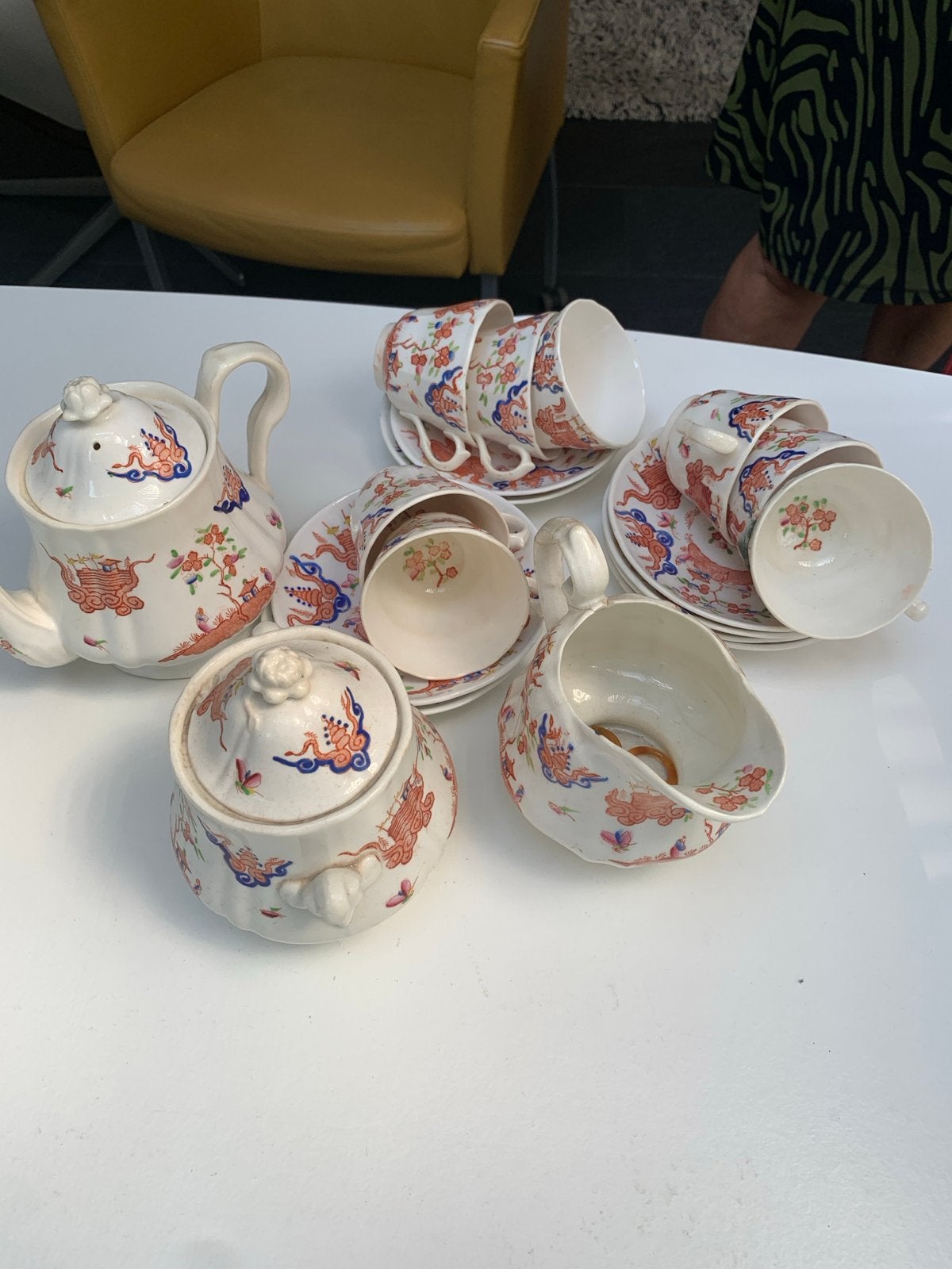 Antiek Chinees theeservies met handgeschilderde decoratie, Antiek en Kunst, Ophalen of Verzenden